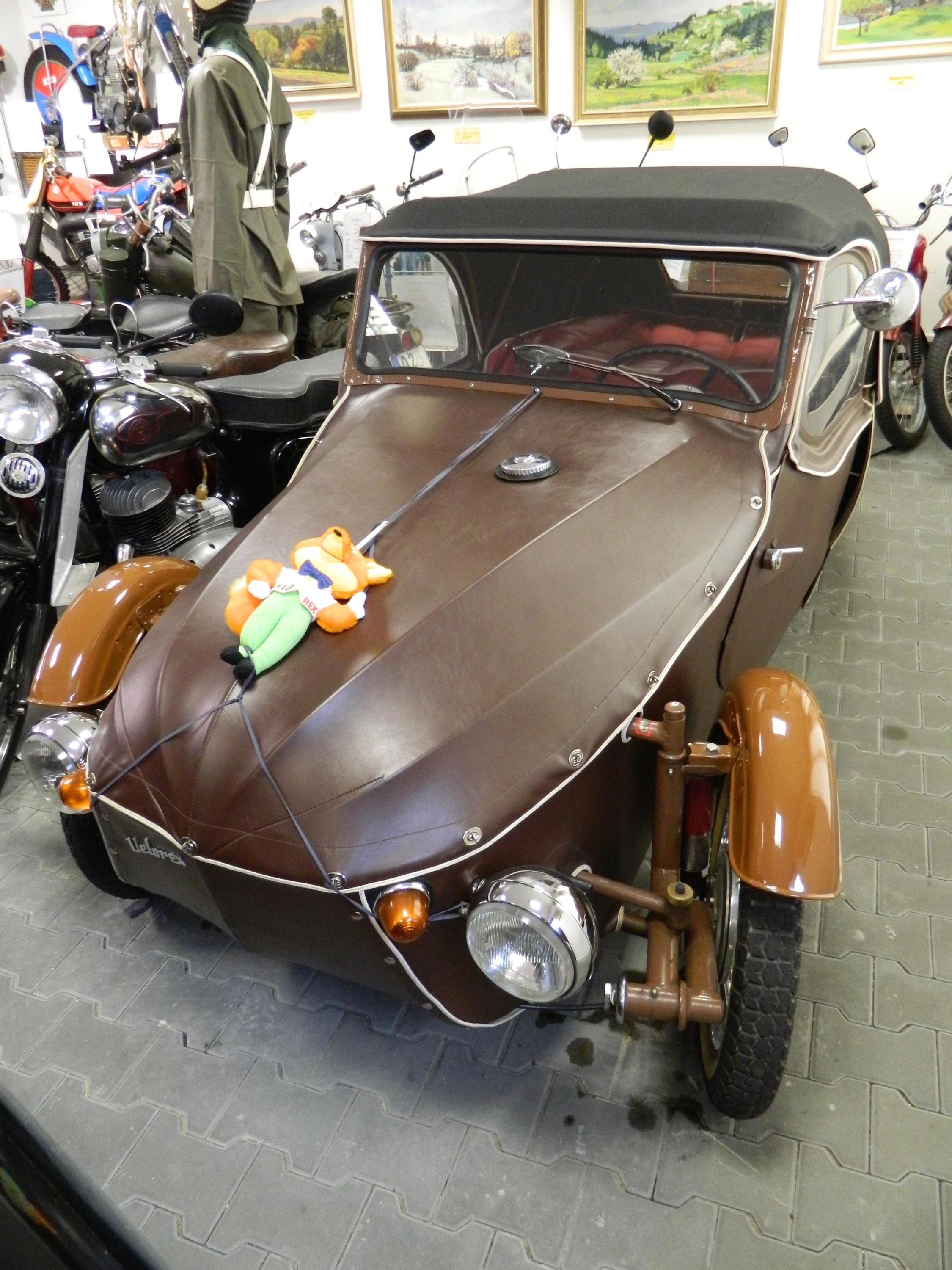 Muzeum historických vozidel foto 4