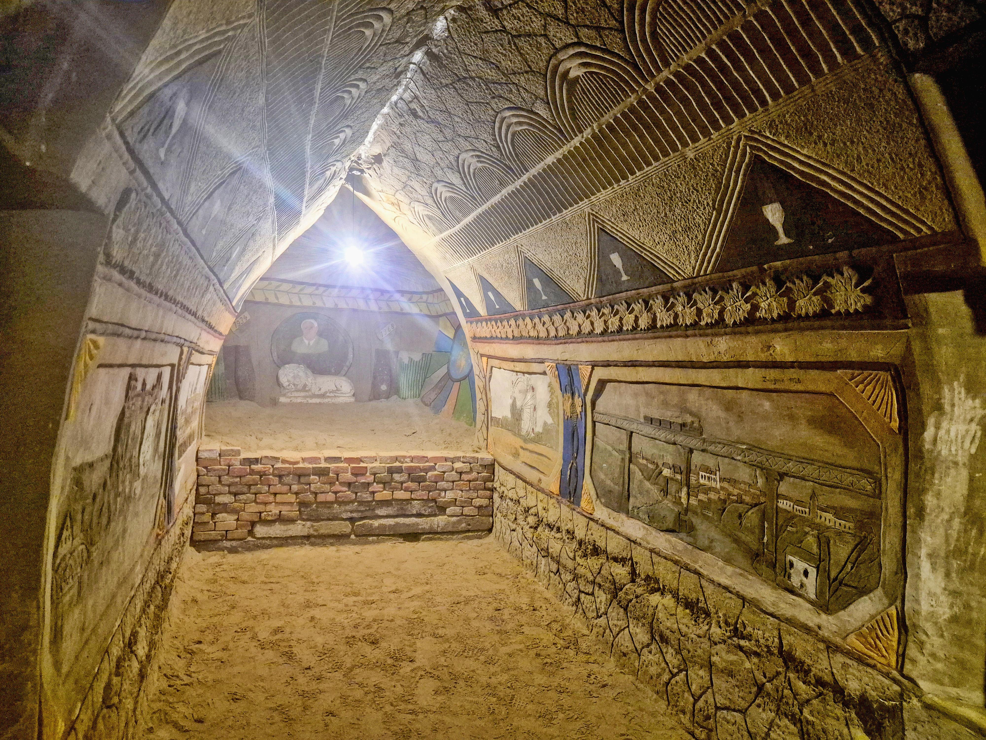 Malovaný sklep Šatov foto 2