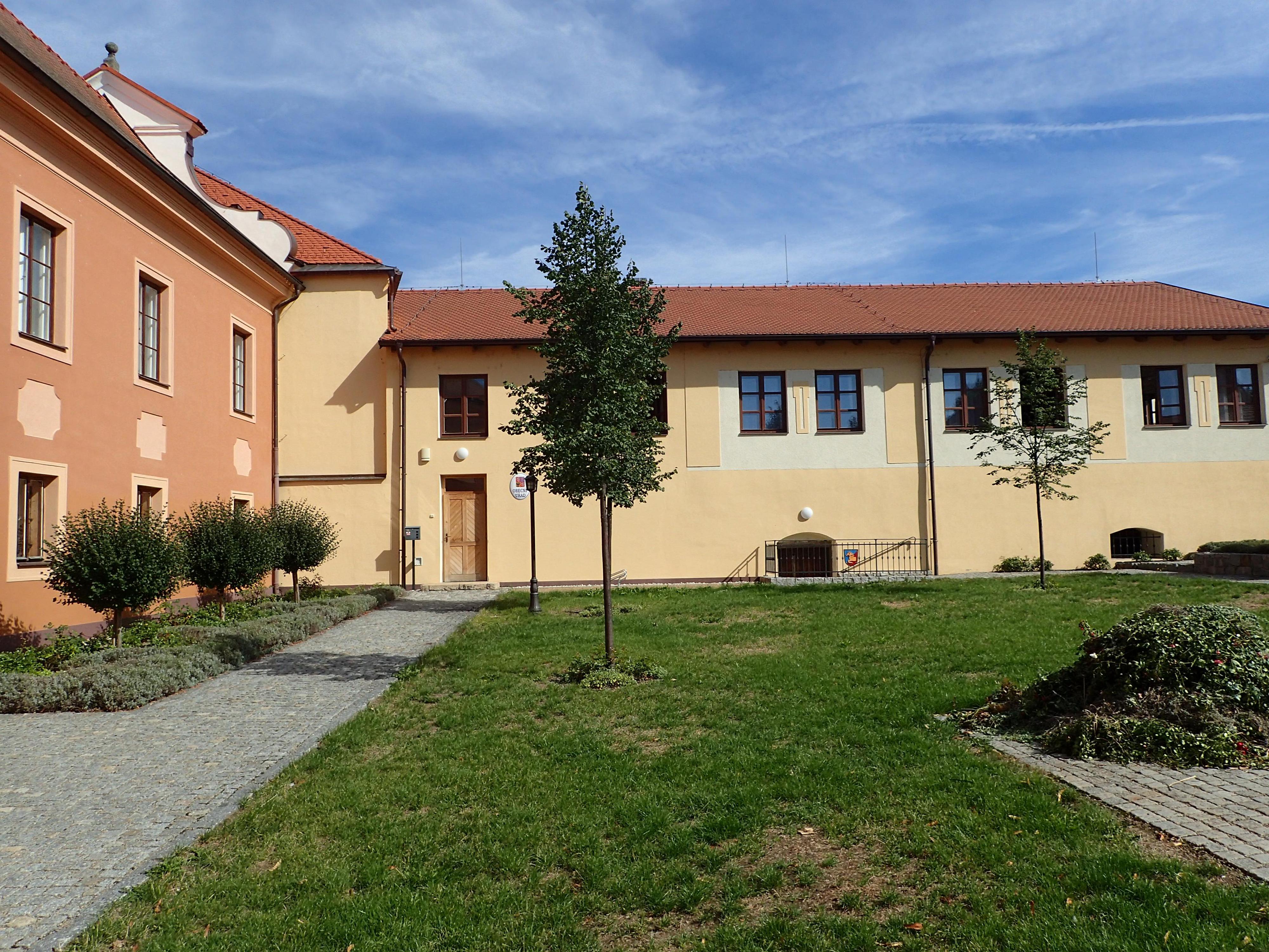 Dříteň - obecní úřad foto 2