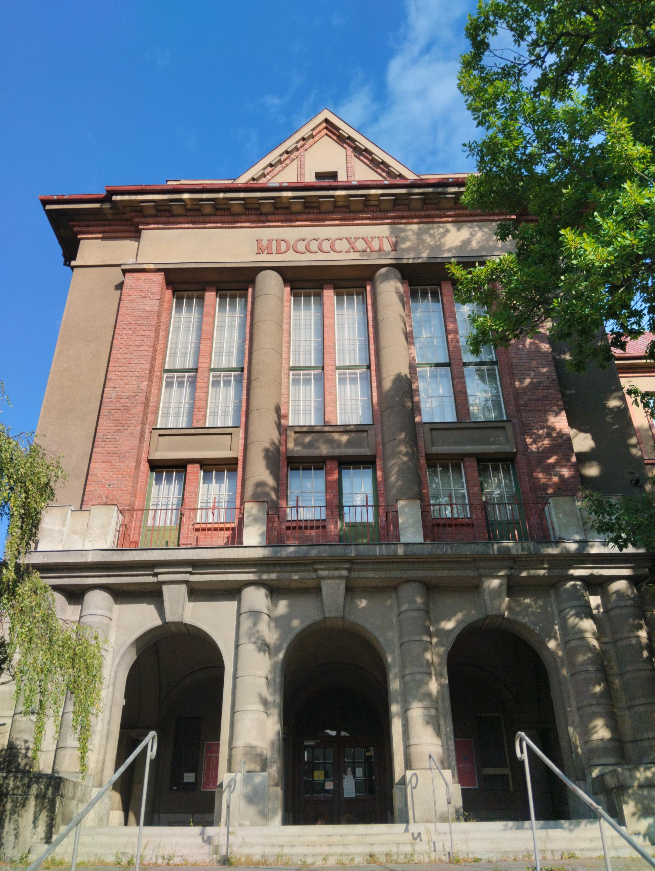 Pilsen College foto 1