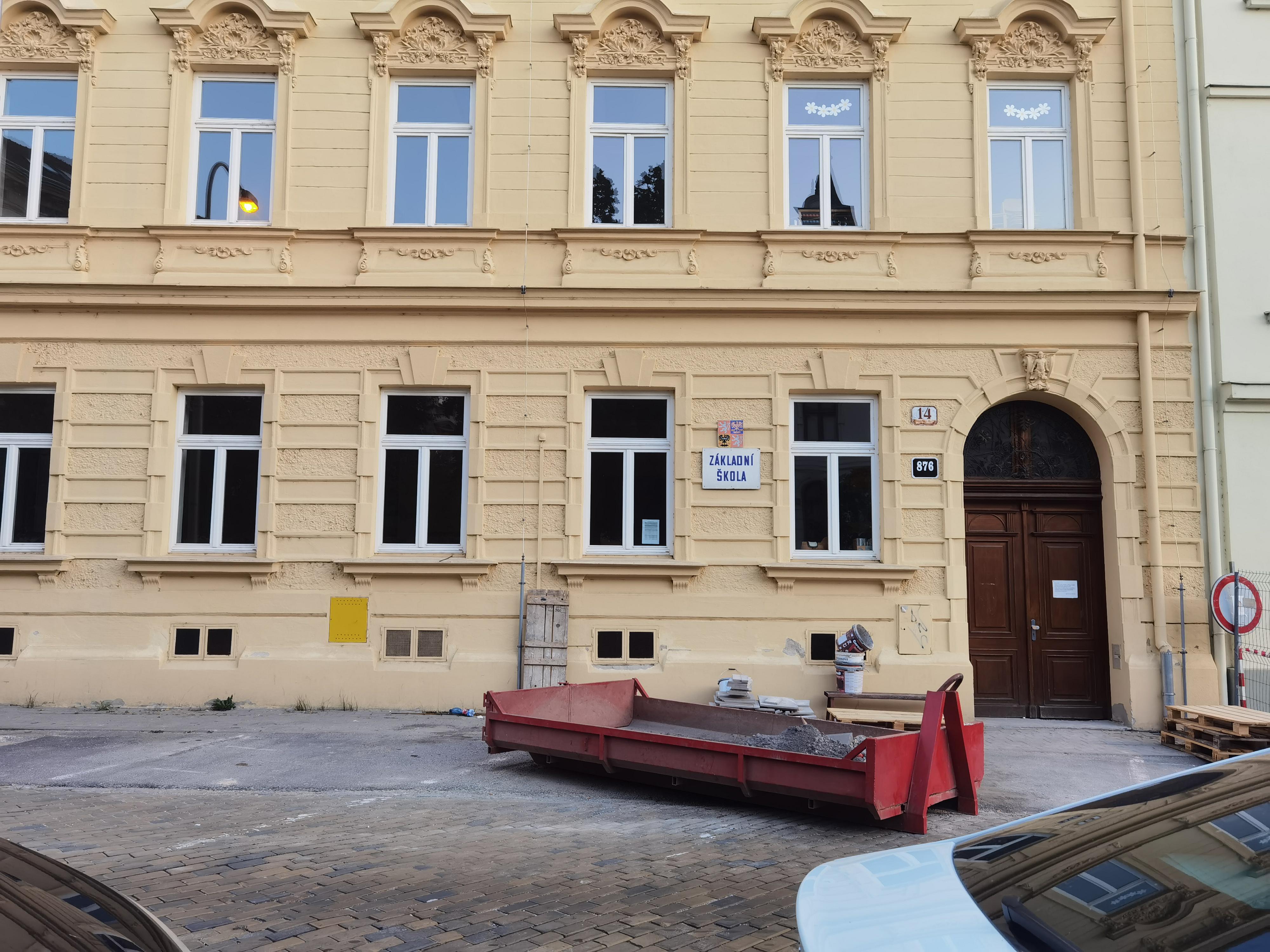 ZŠ Znojmo, náměstí Republiky 14 foto 2