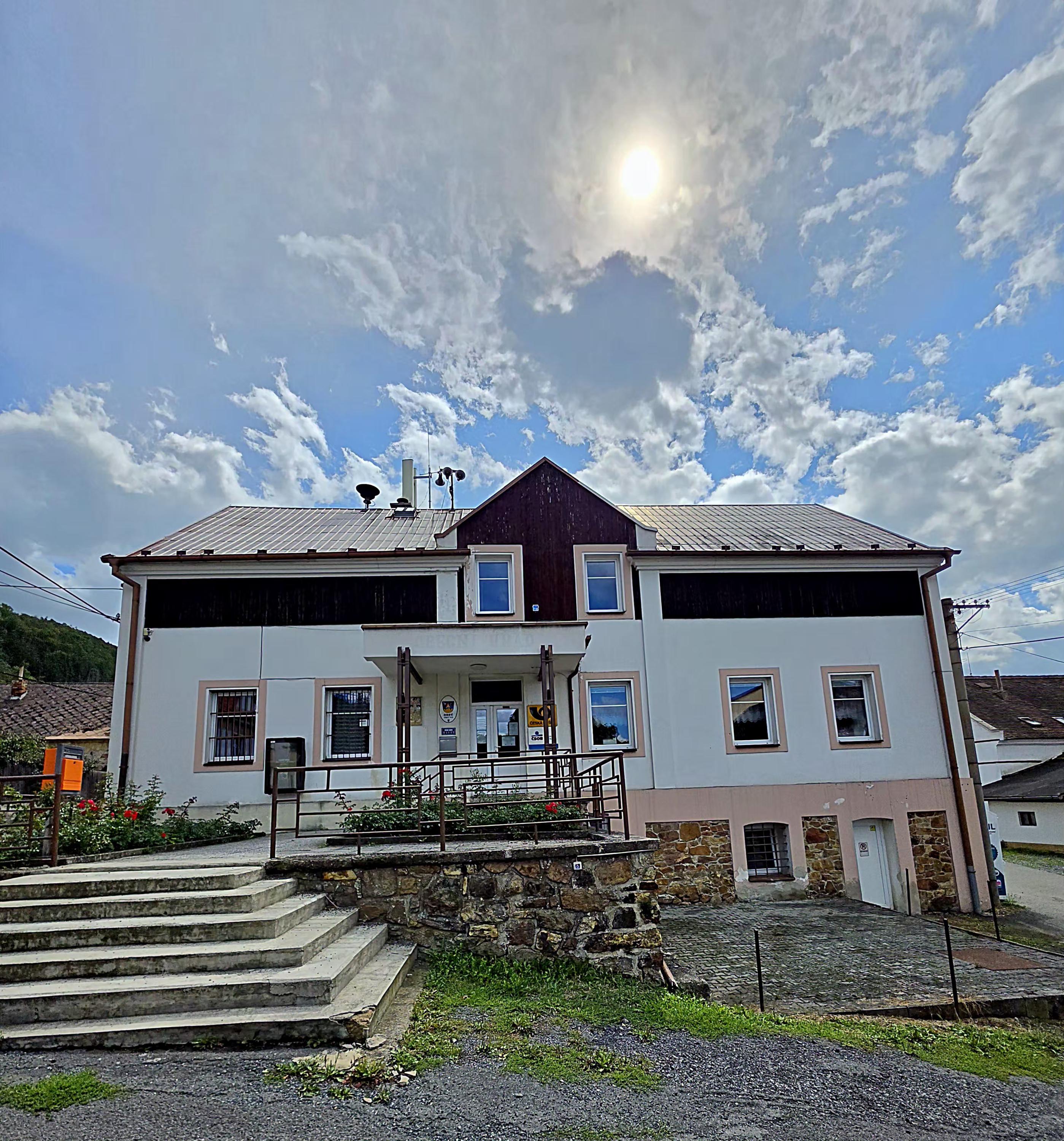 Zbečno - obecní úřad foto 2
