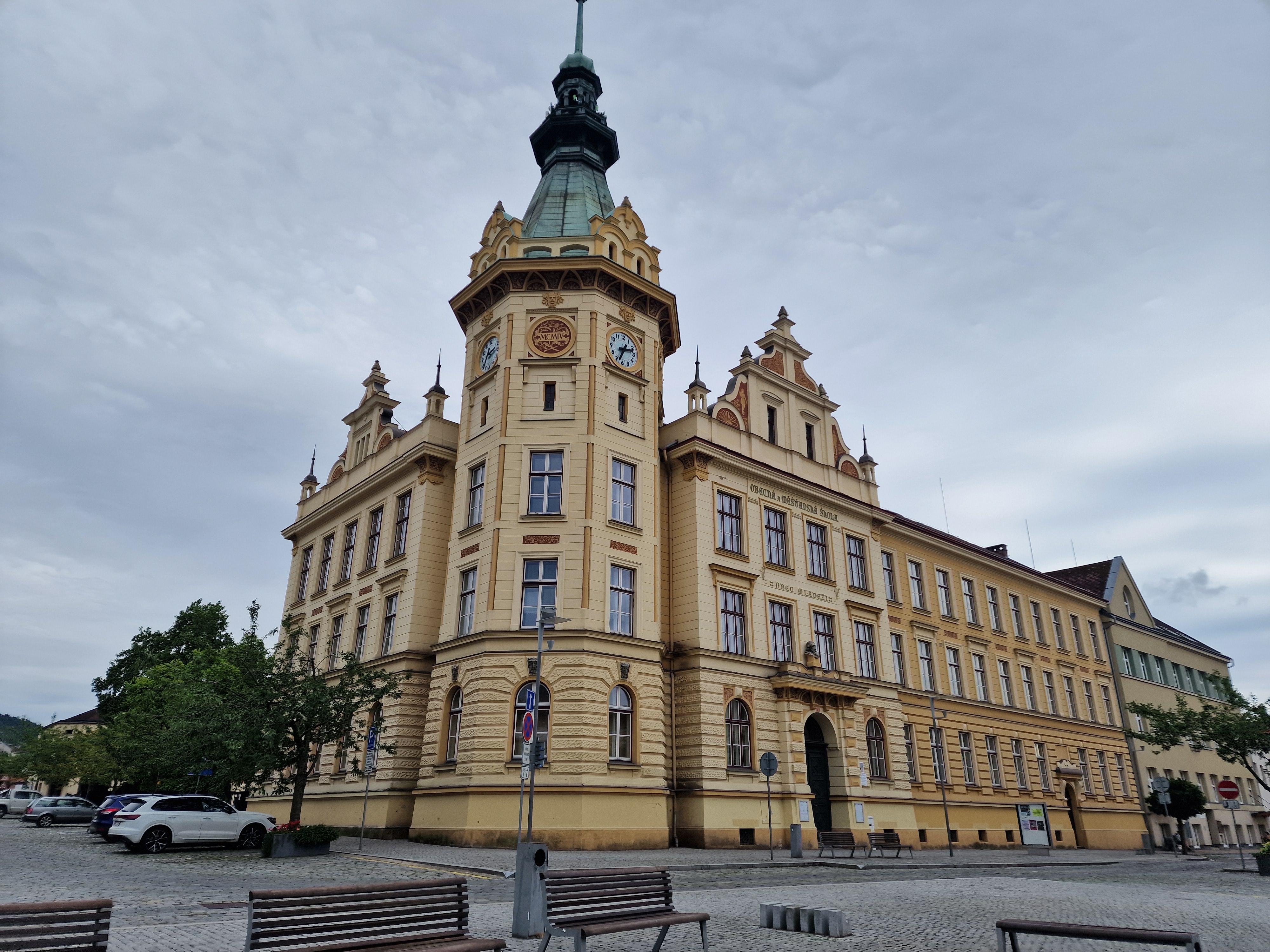ZŠ a MŠ Hronov, nám. Čs. armády foto 4