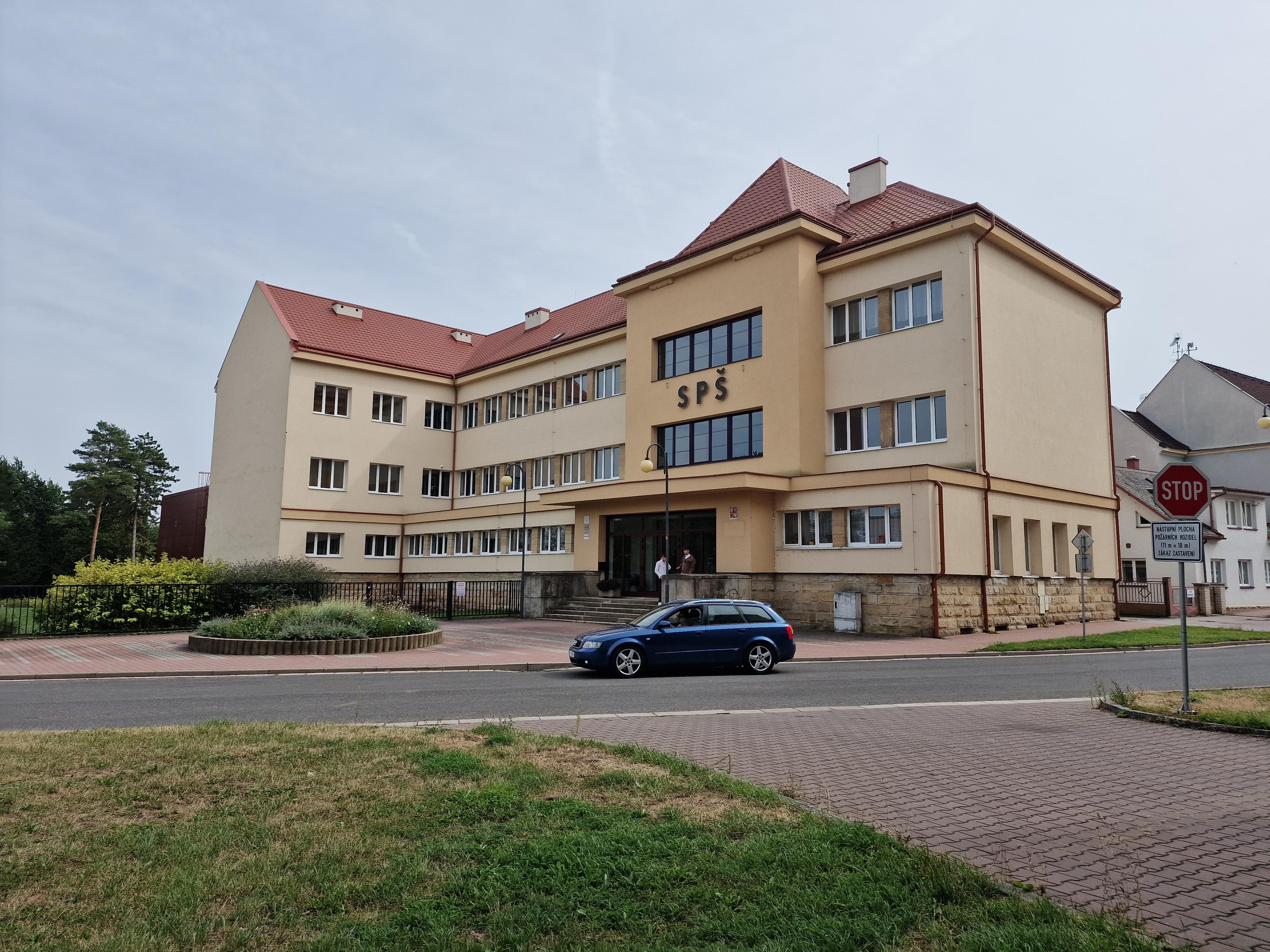 Střední průmyslová škola, Jičín, Pod Koželuhy 100 foto 2
