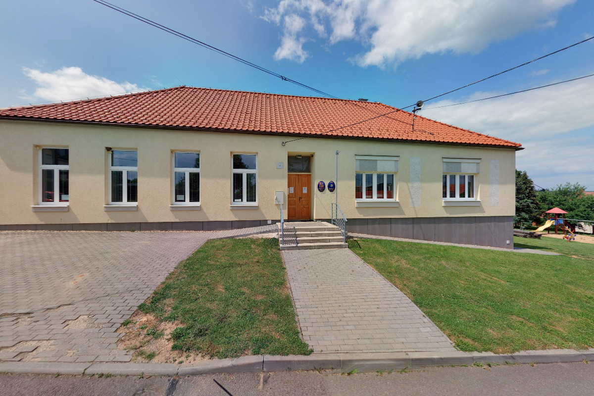 Kladeruby nad Oslavou - obecní úřad foto 3