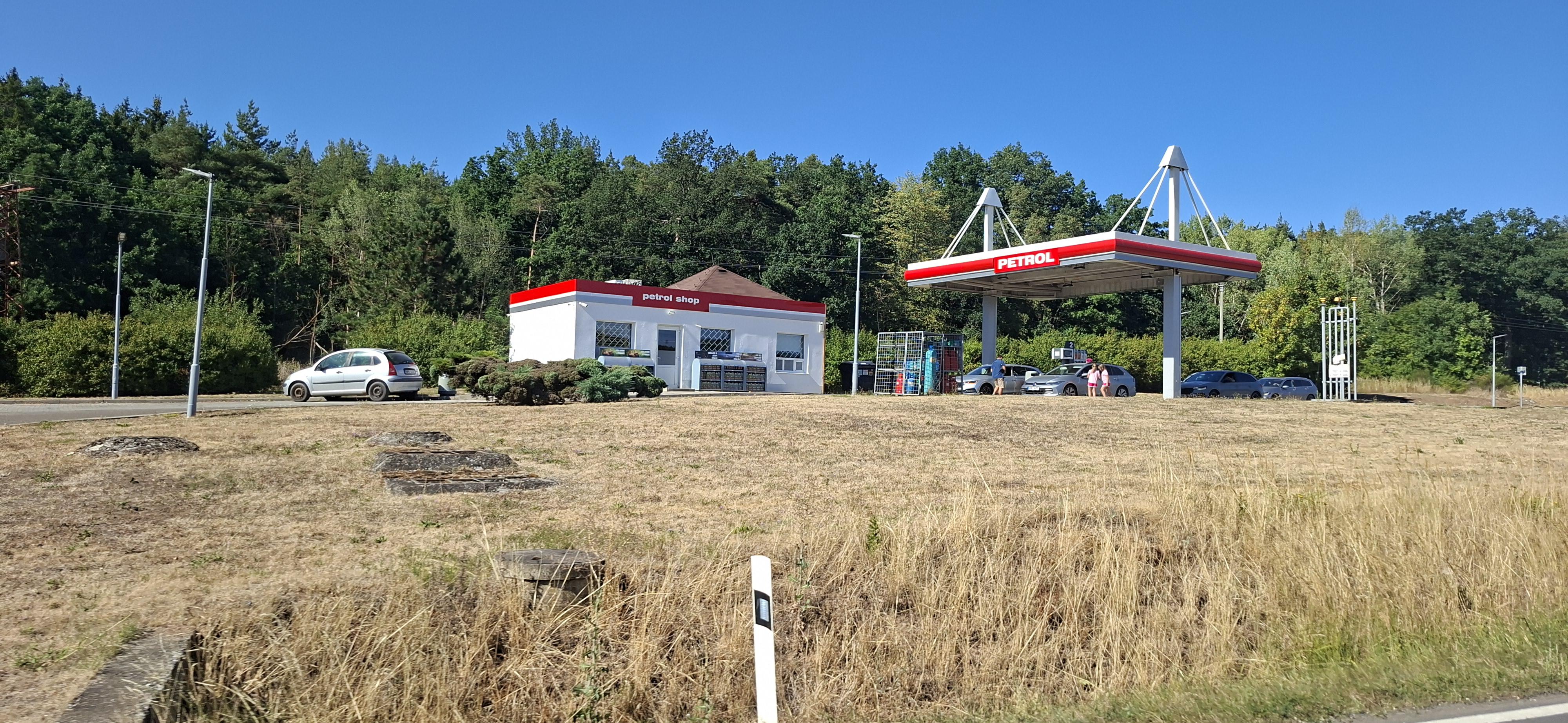 PETROL foto 2