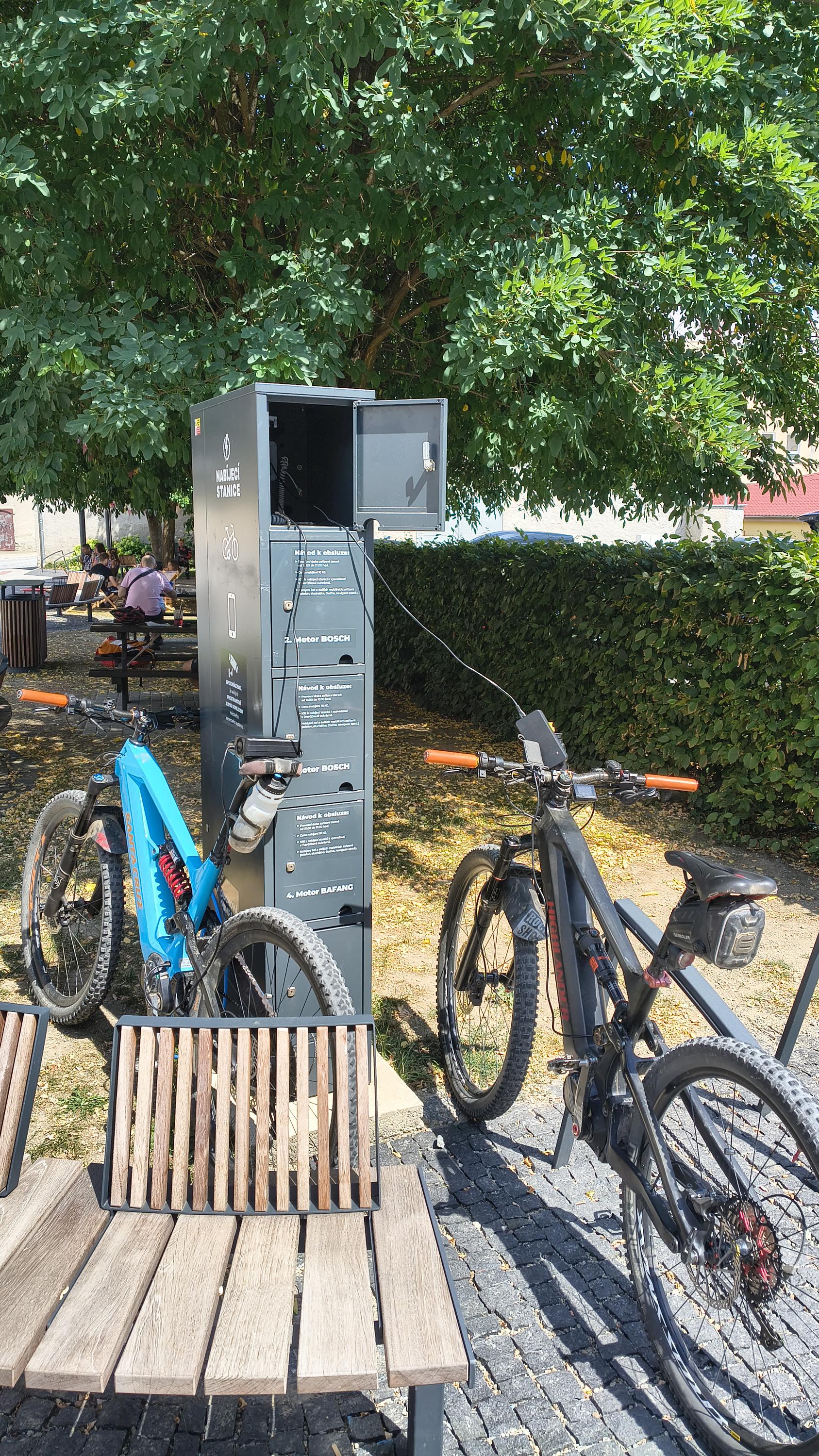 Nabíjecí stanice pro elektrokola a mobilní zařízení - Etron Czech s.r.o. foto 3