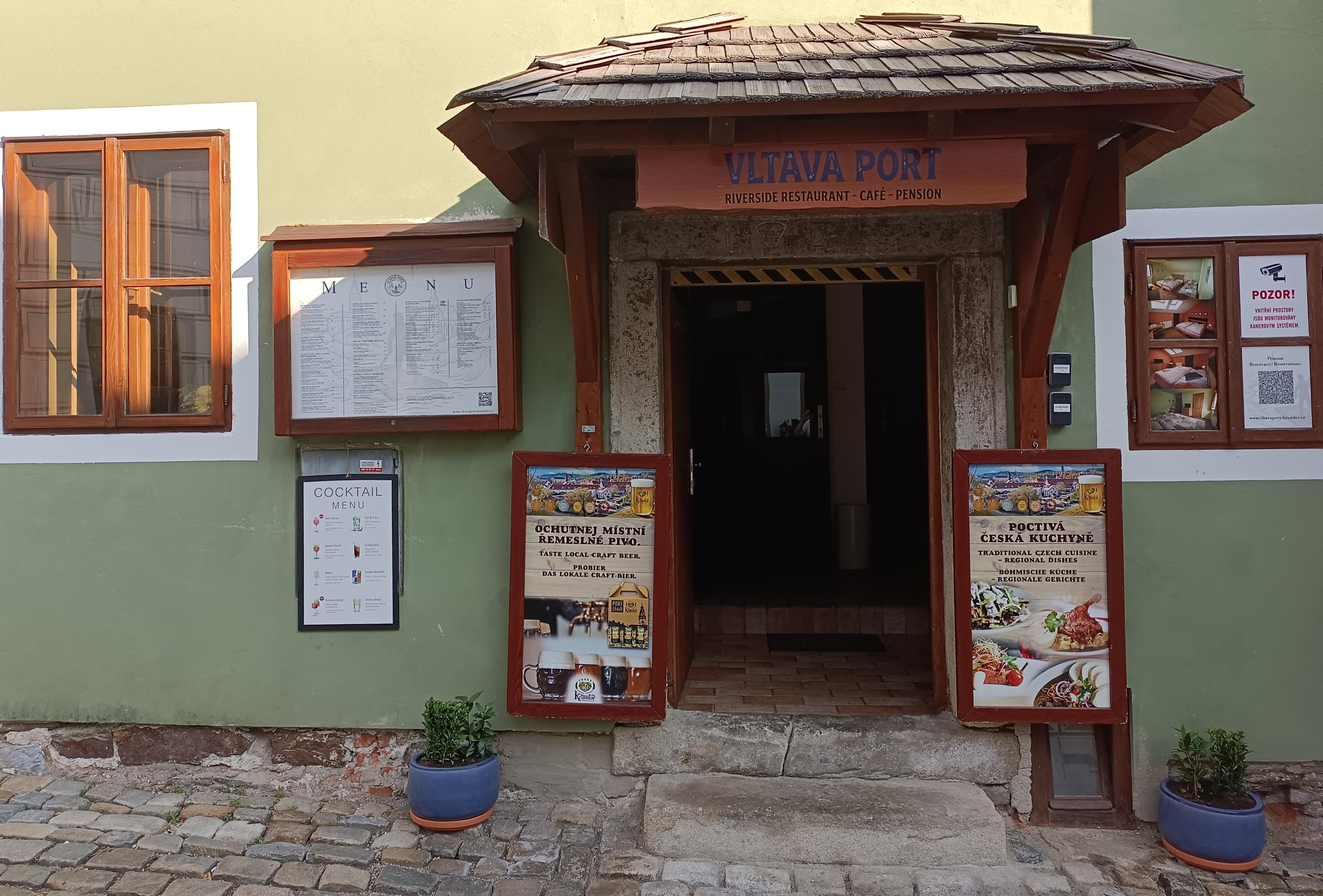 Vltava Port Riverside Restaurant - Café - Pension