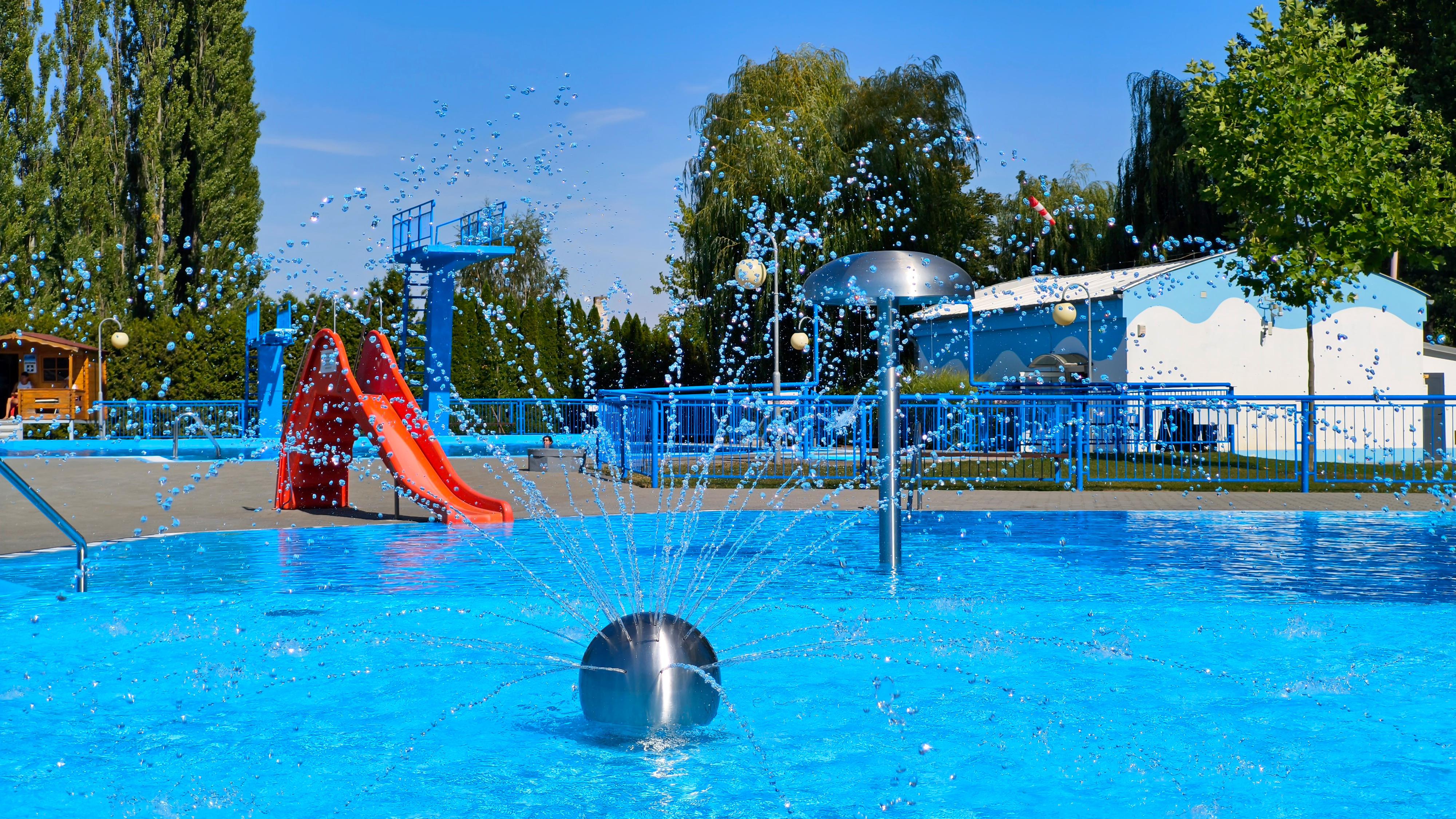 Koupaliště a minigolf Hulín foto 2