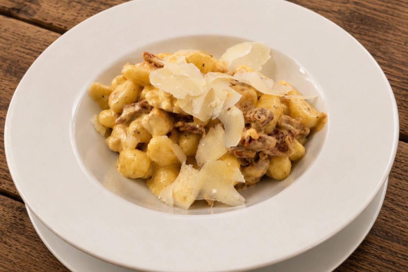 Gnocchi s kuřecím masem a sušenými rajčaty