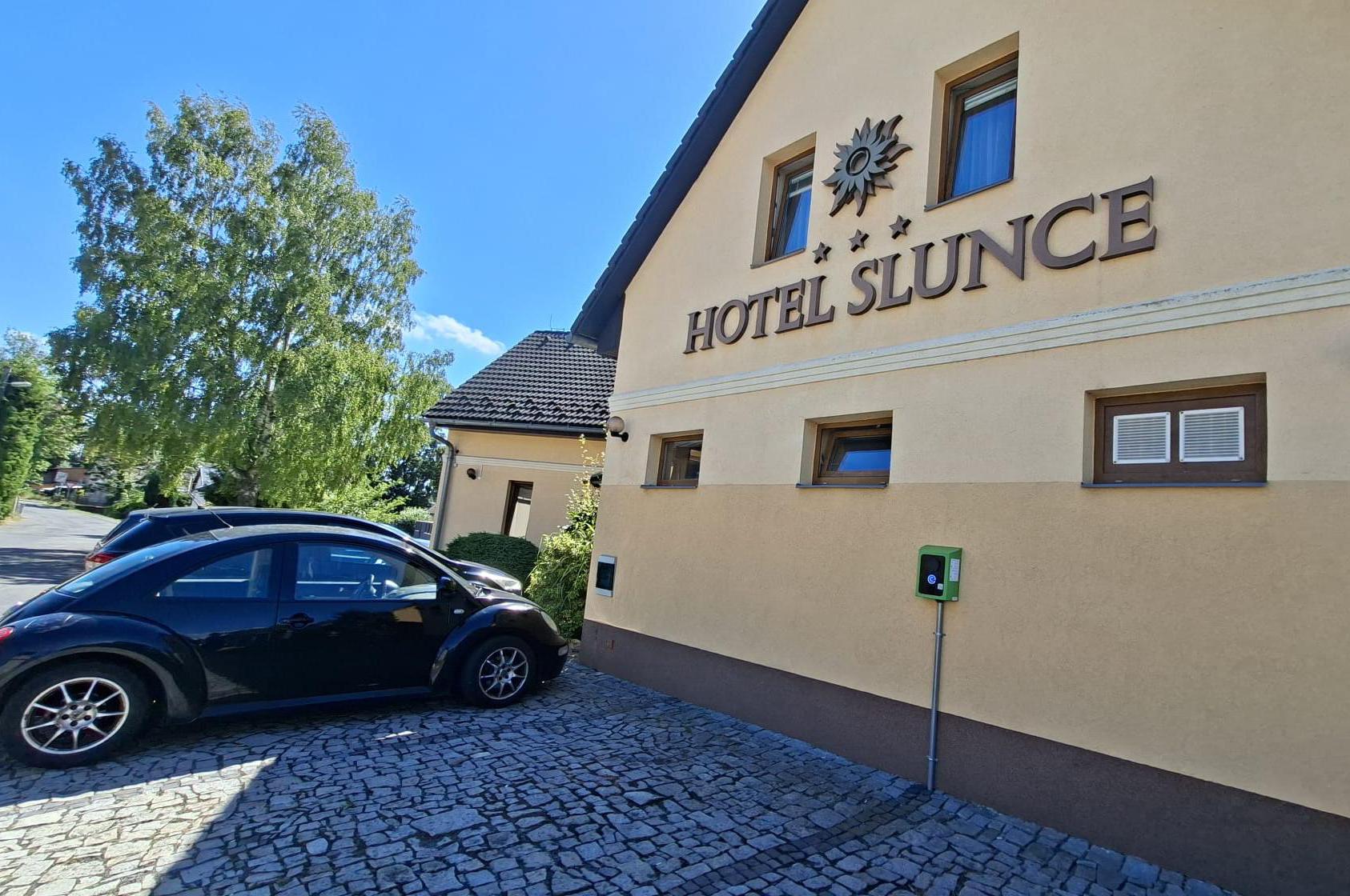 Nabíjecí stanice pro elektromobily - Hotel Slunce