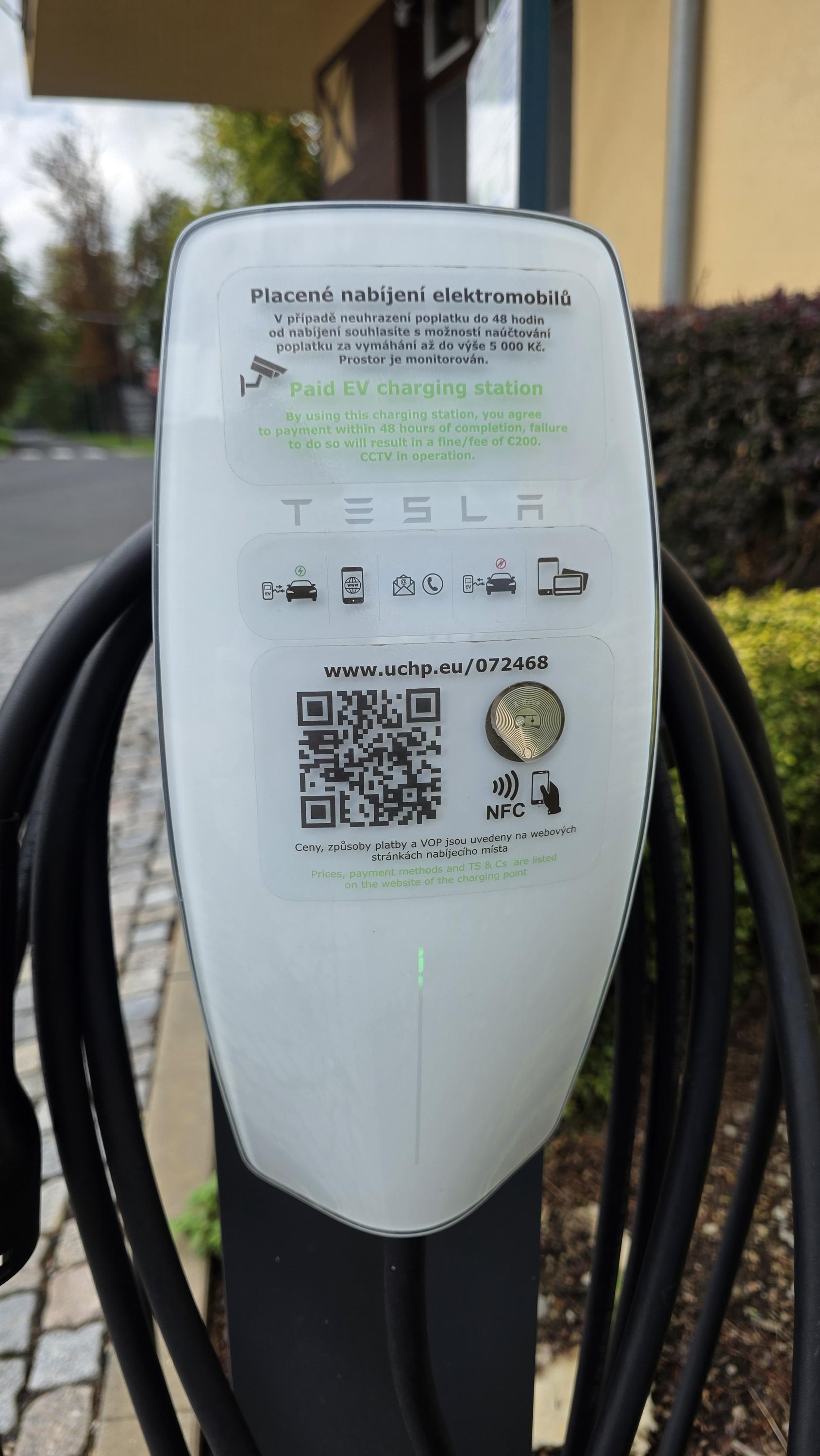 Hotel Větruše - Nabíjecí stanice Tesla - Supercharger foto 3