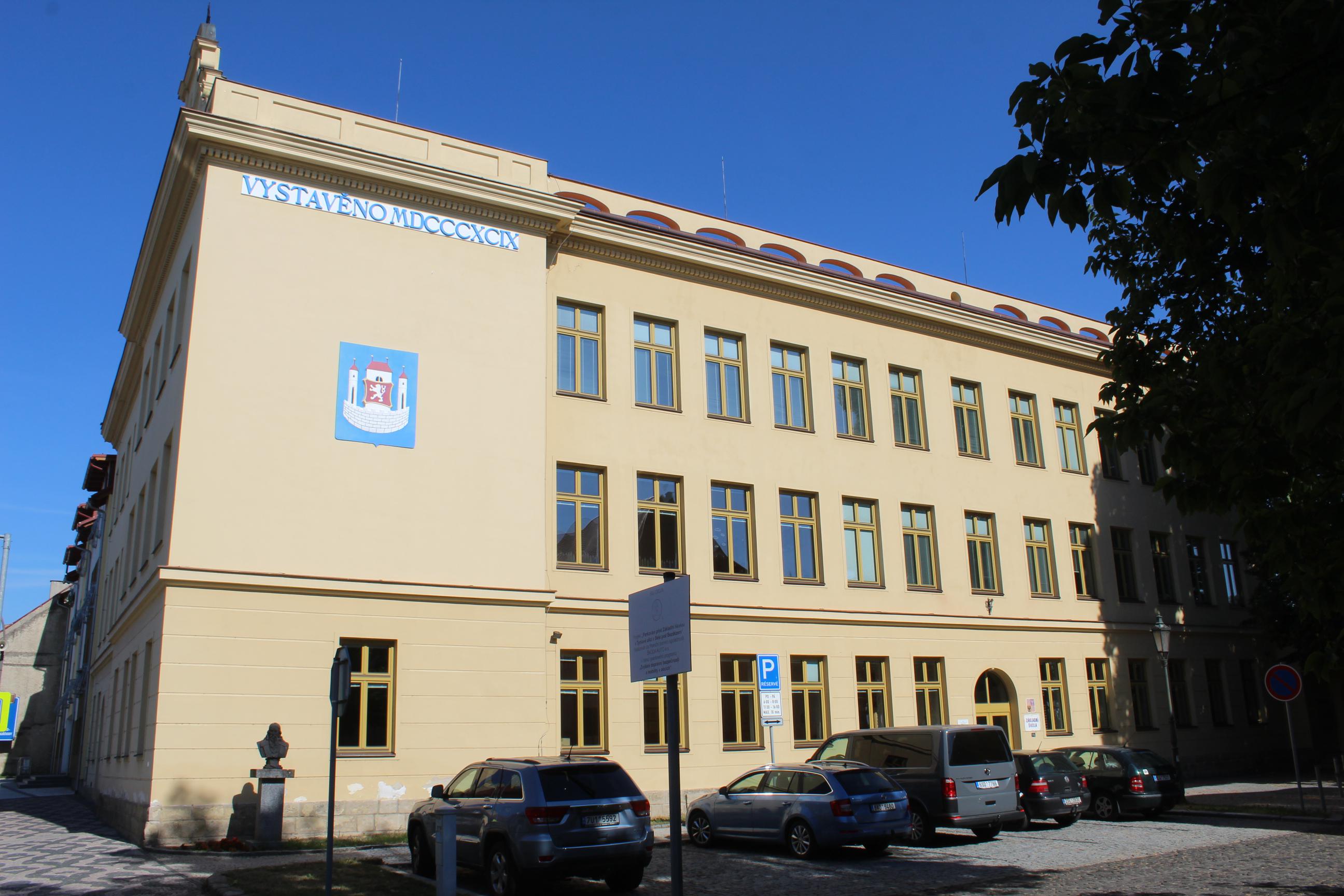 Základní škola Bělá pod Bezdězem foto 3