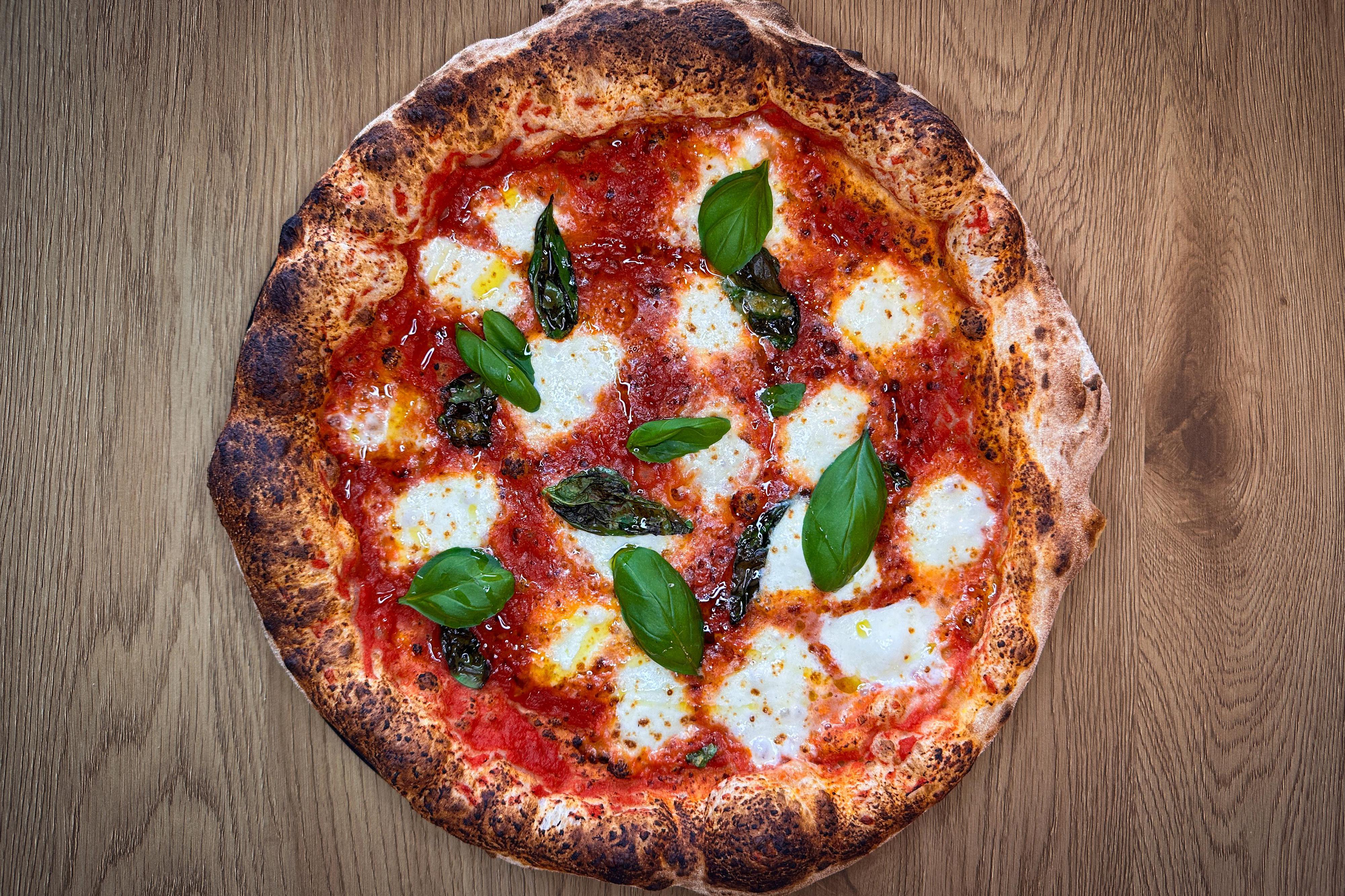 Ella's pizza