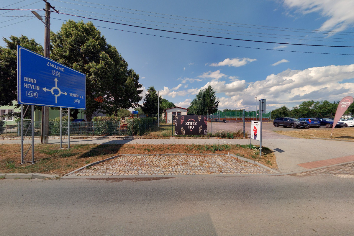 Zmrzka na kurtech