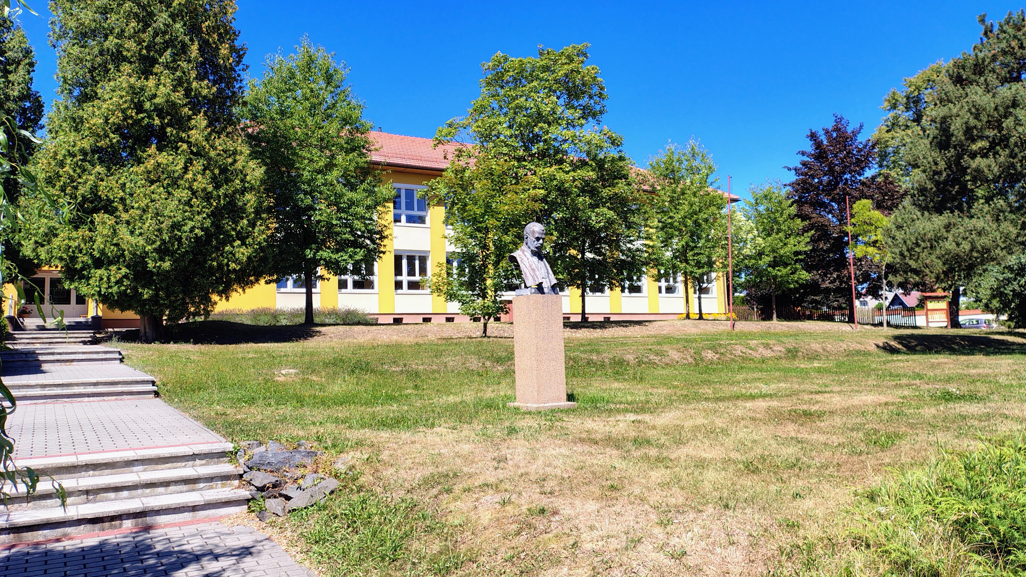 Základní škola a mateřská škola Bohuslavice foto 2