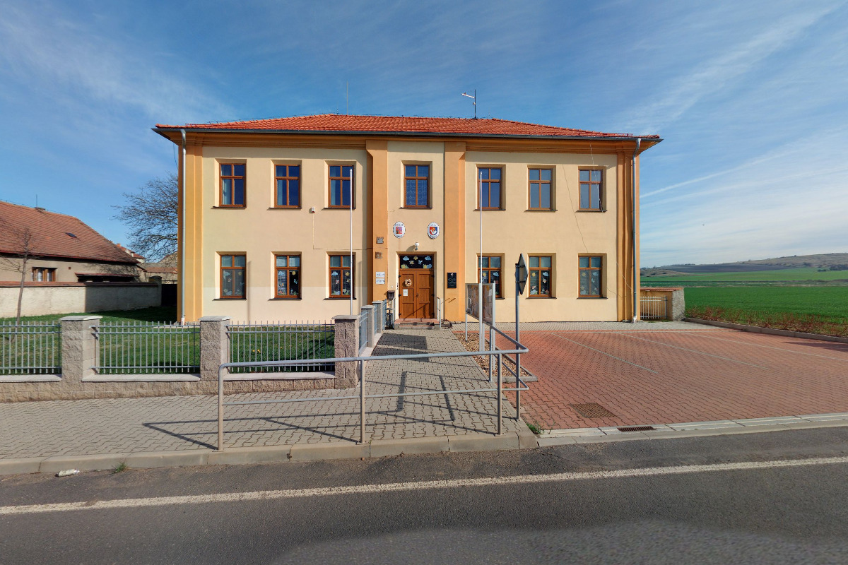 Křesín - obecní úřad foto 2