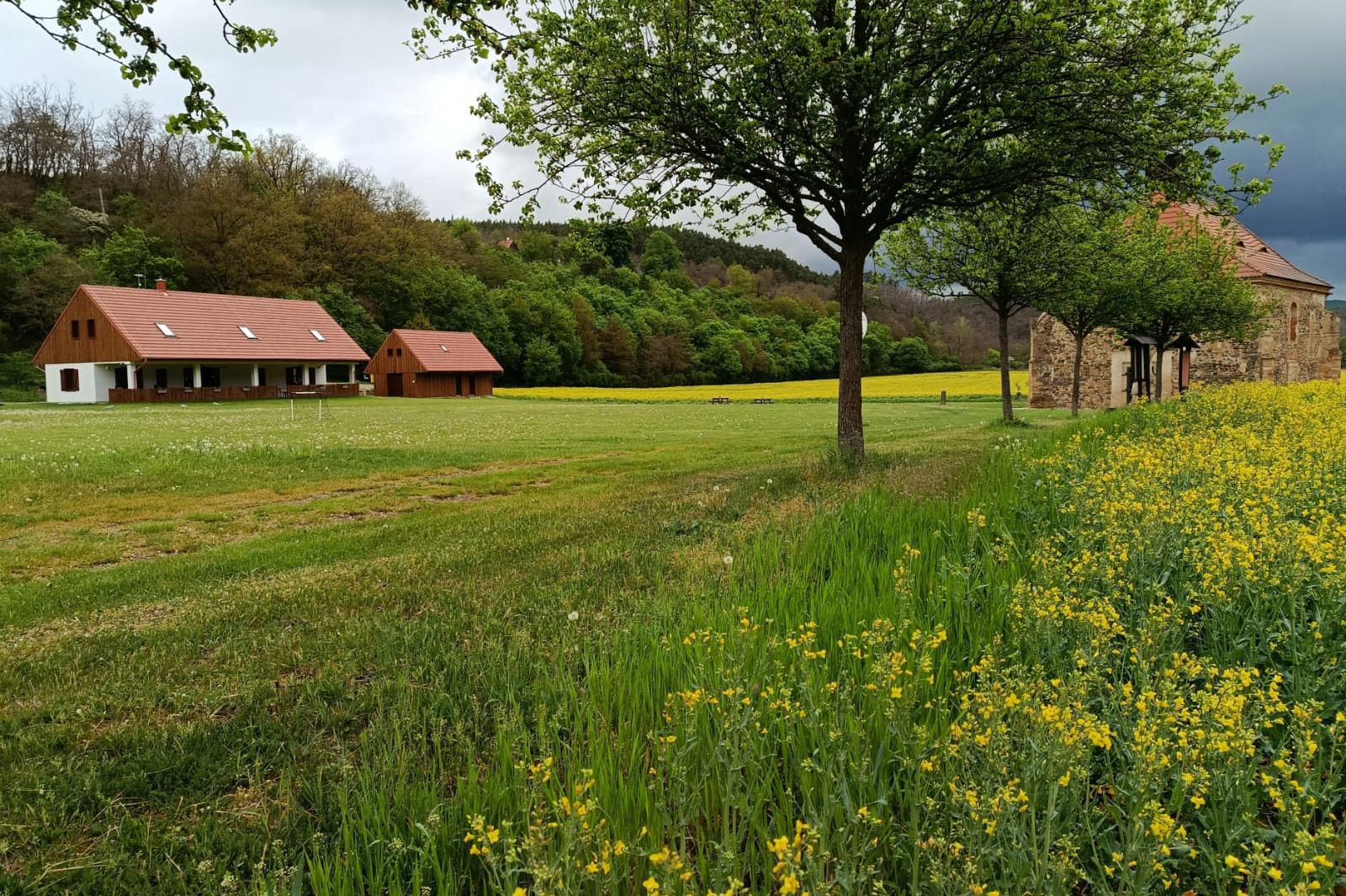 Obžerstvení u kostela