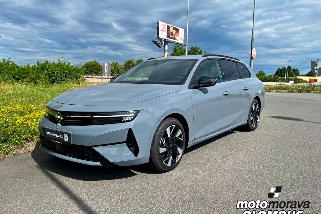 Skladový vůz | OPEL Astra | hybrid a automat