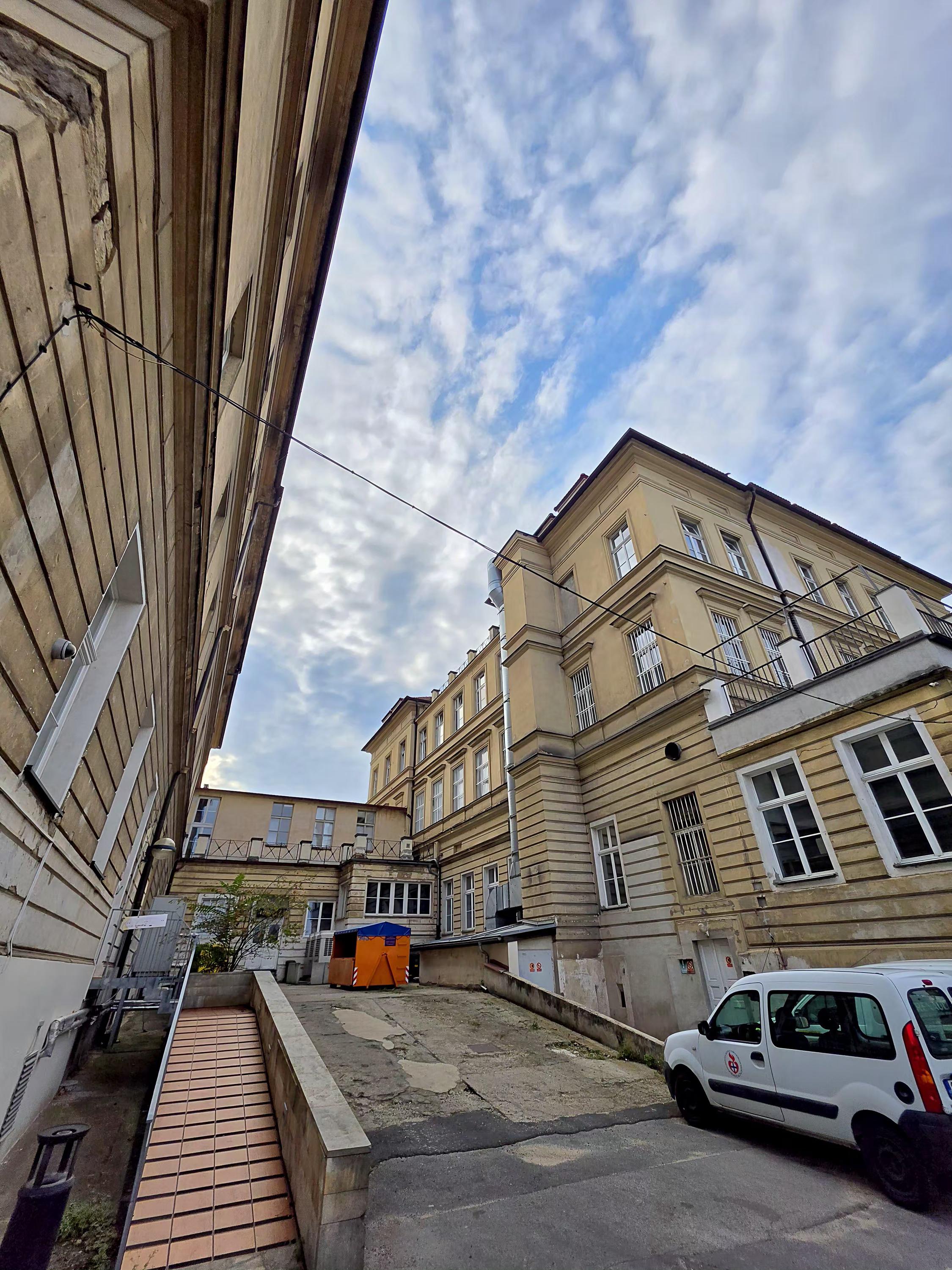 Nemocnice Milosrdných sester sv. Karla Boromejského v Praze foto 2