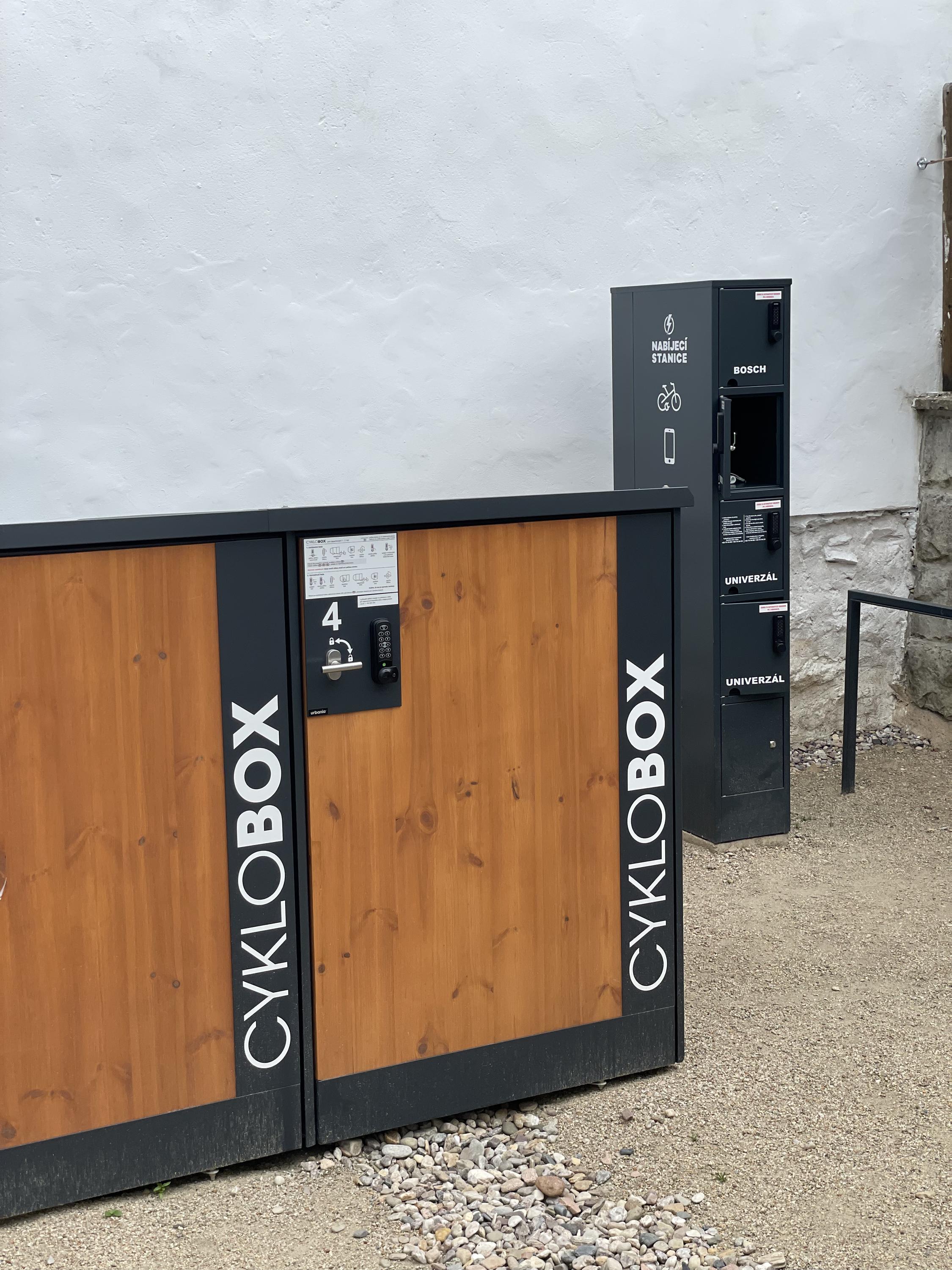 Nabíjecí stanice pro elektrokola a mobilní zařízení foto 3