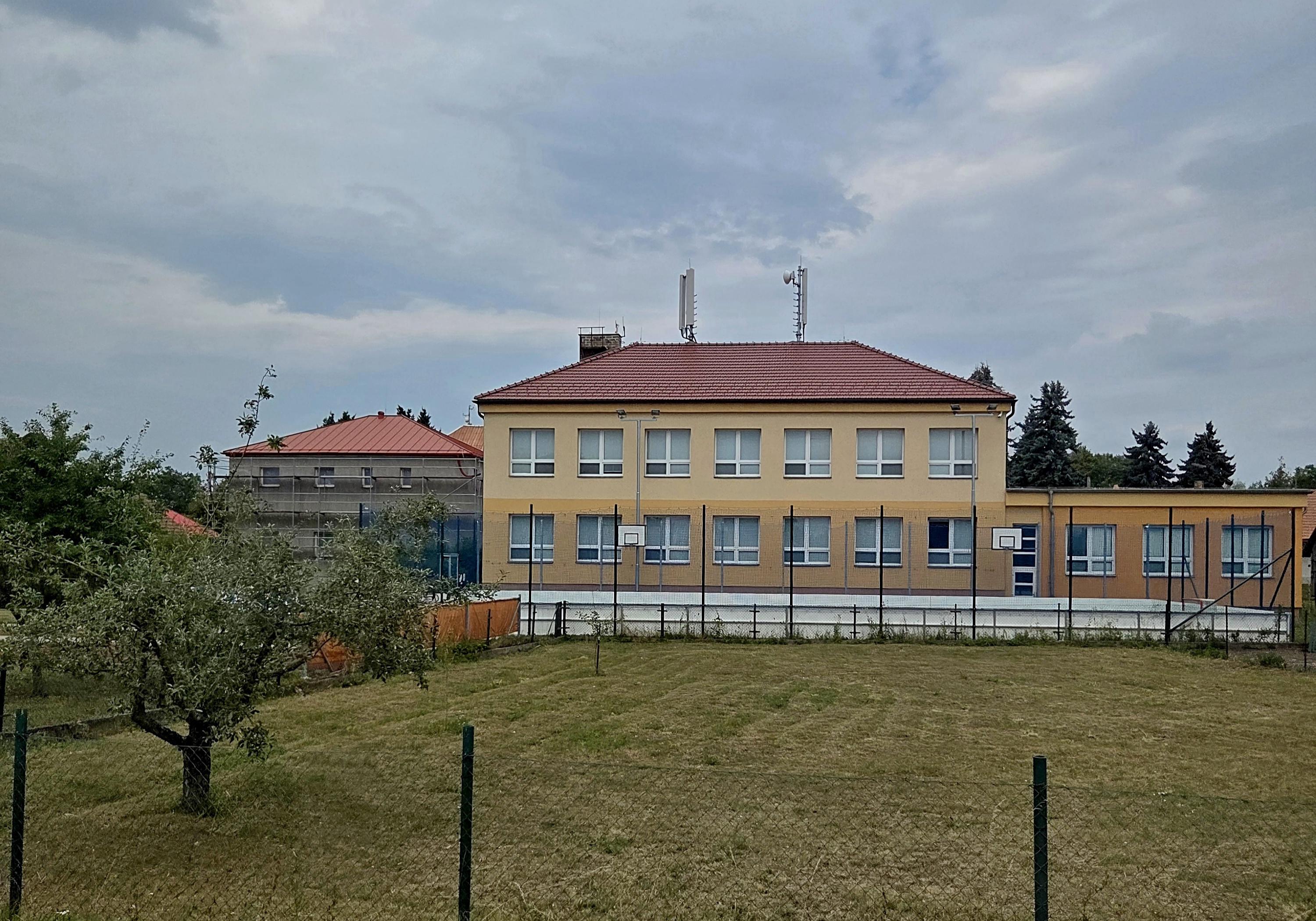 ZŠ a MŠ Ostřetín, okres Pardubice foto 3