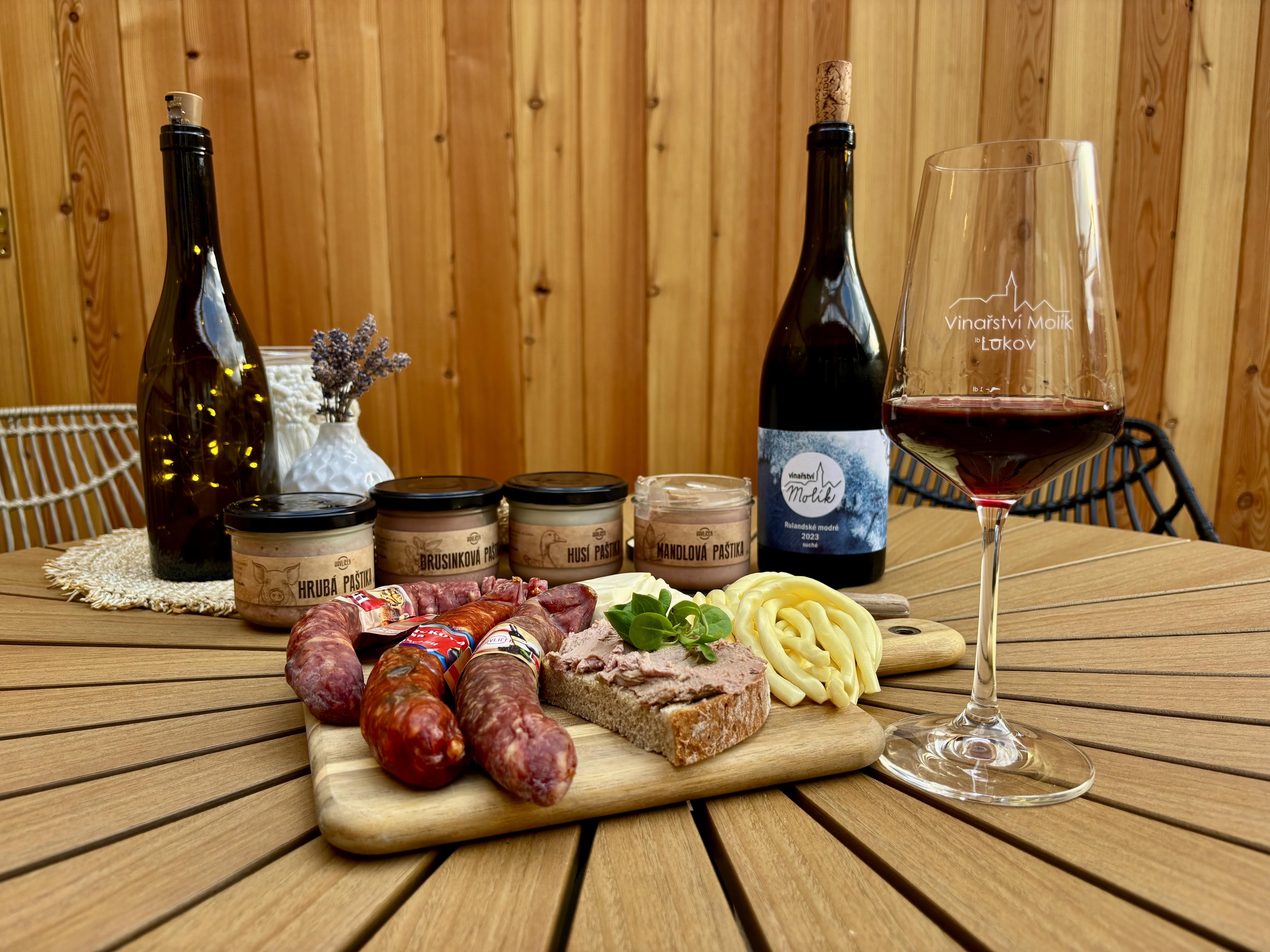 Vinařství Molík - samoobslužná Vinotéka / Bar foto 3