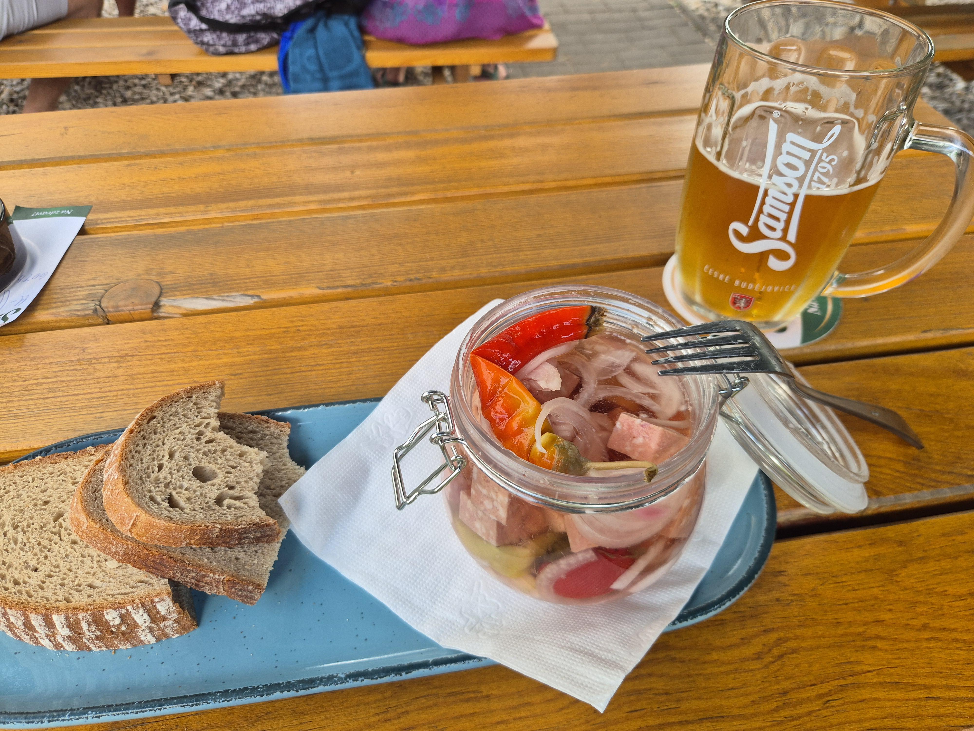 Restaurace a Penzion Macelis