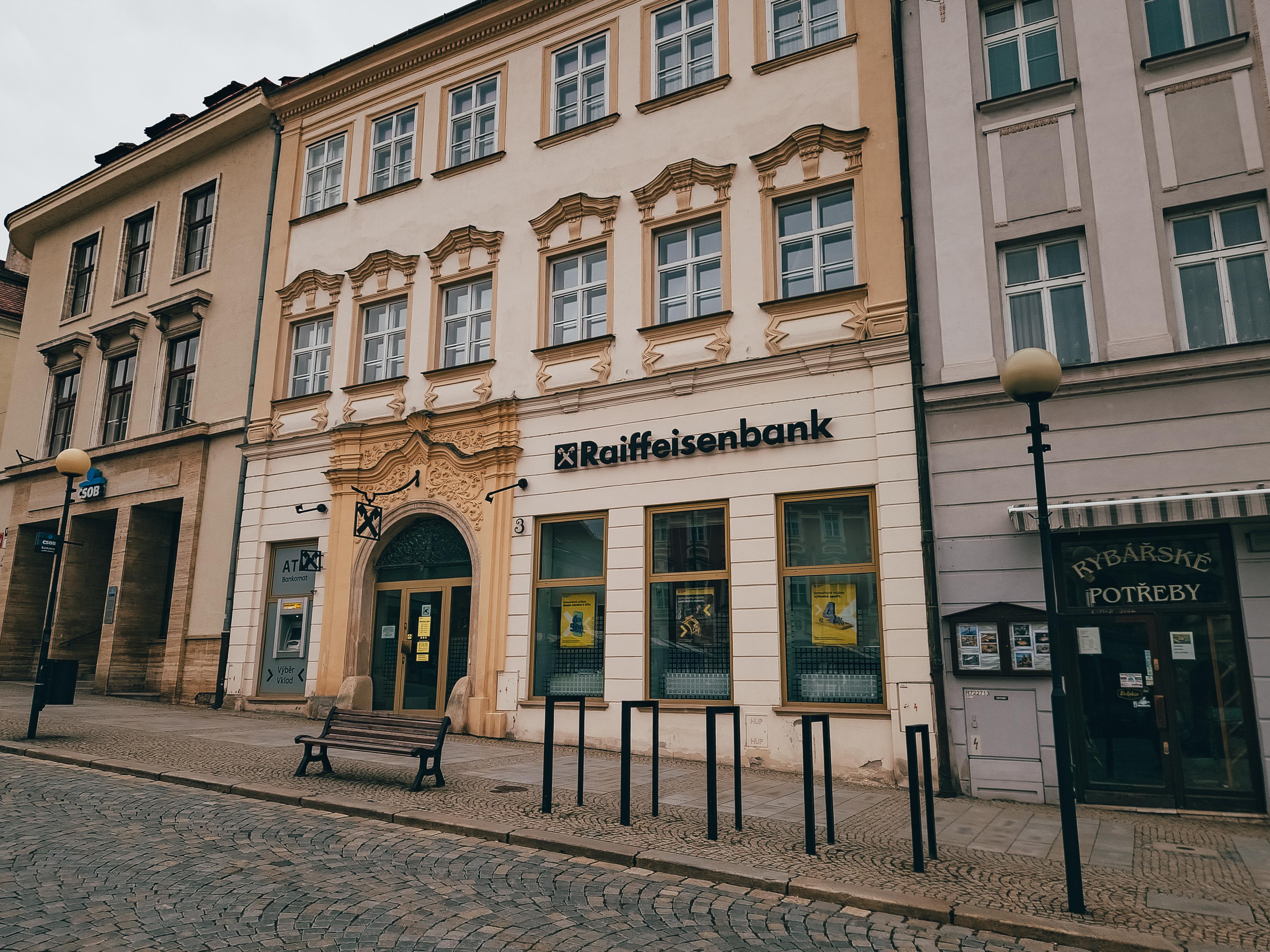 Raiffeisenbank - bankomat foto 2