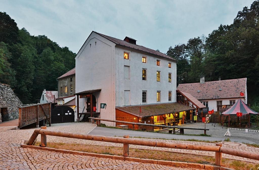 Housův mlýn - stylové a zážitkové apartmány foto 4