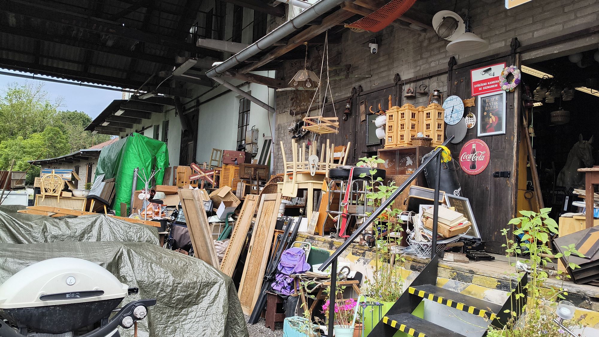Antik bazar foto 1