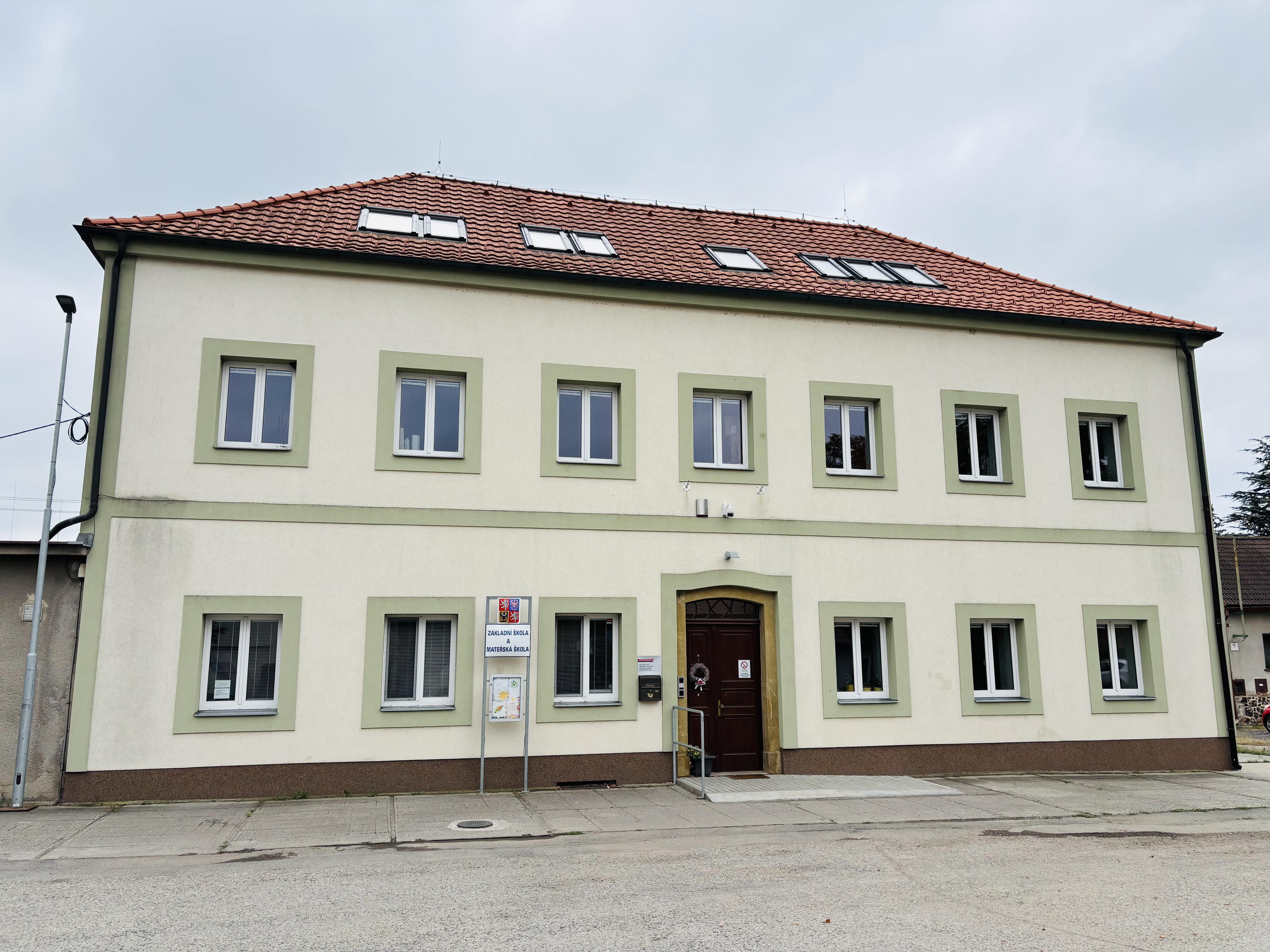 ZŠ a MŠ Vráž, Květnová foto 2