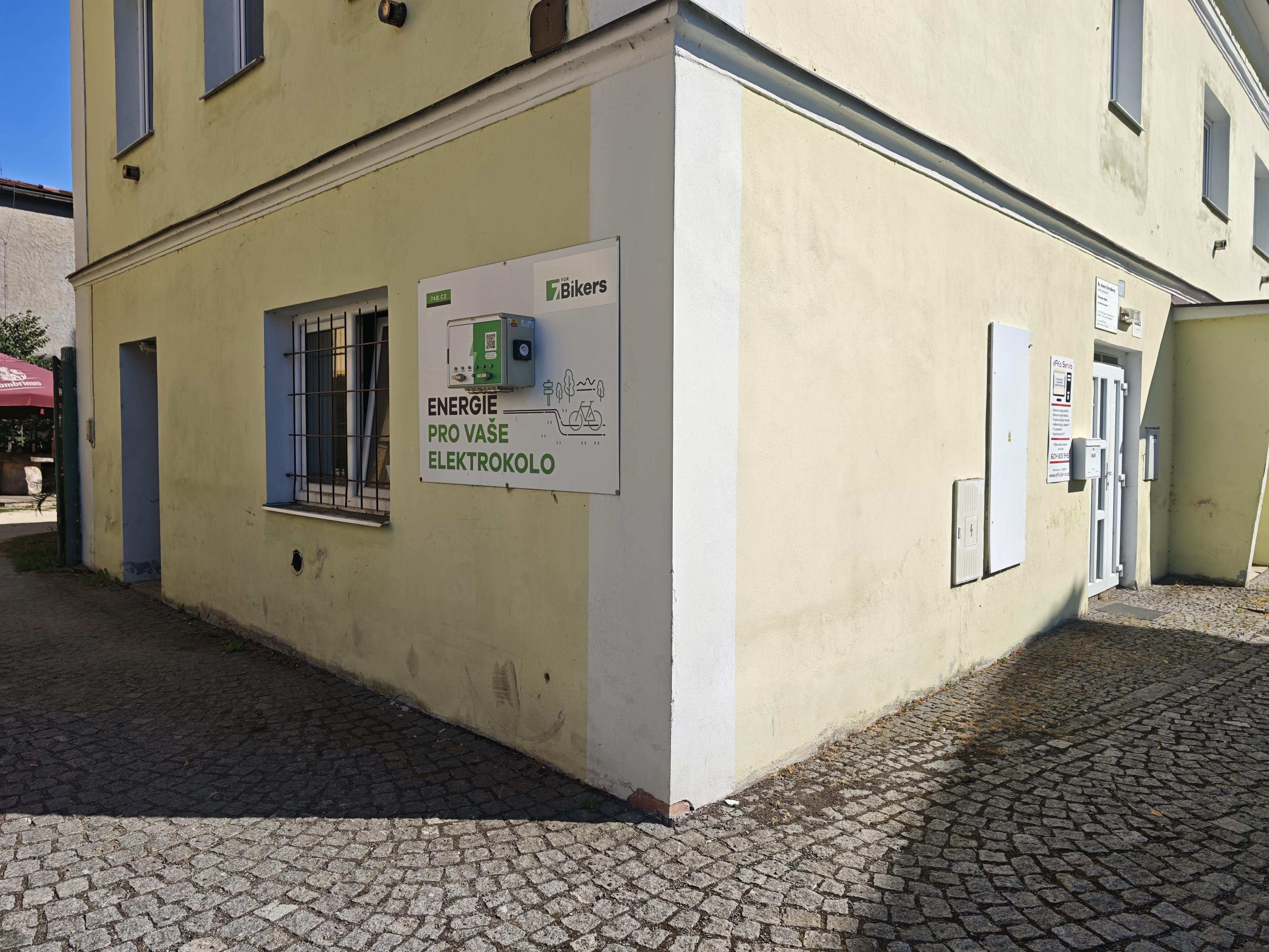 Nabíjecí stanice Obecní úřad Bělá nad Radbuzou foto 2