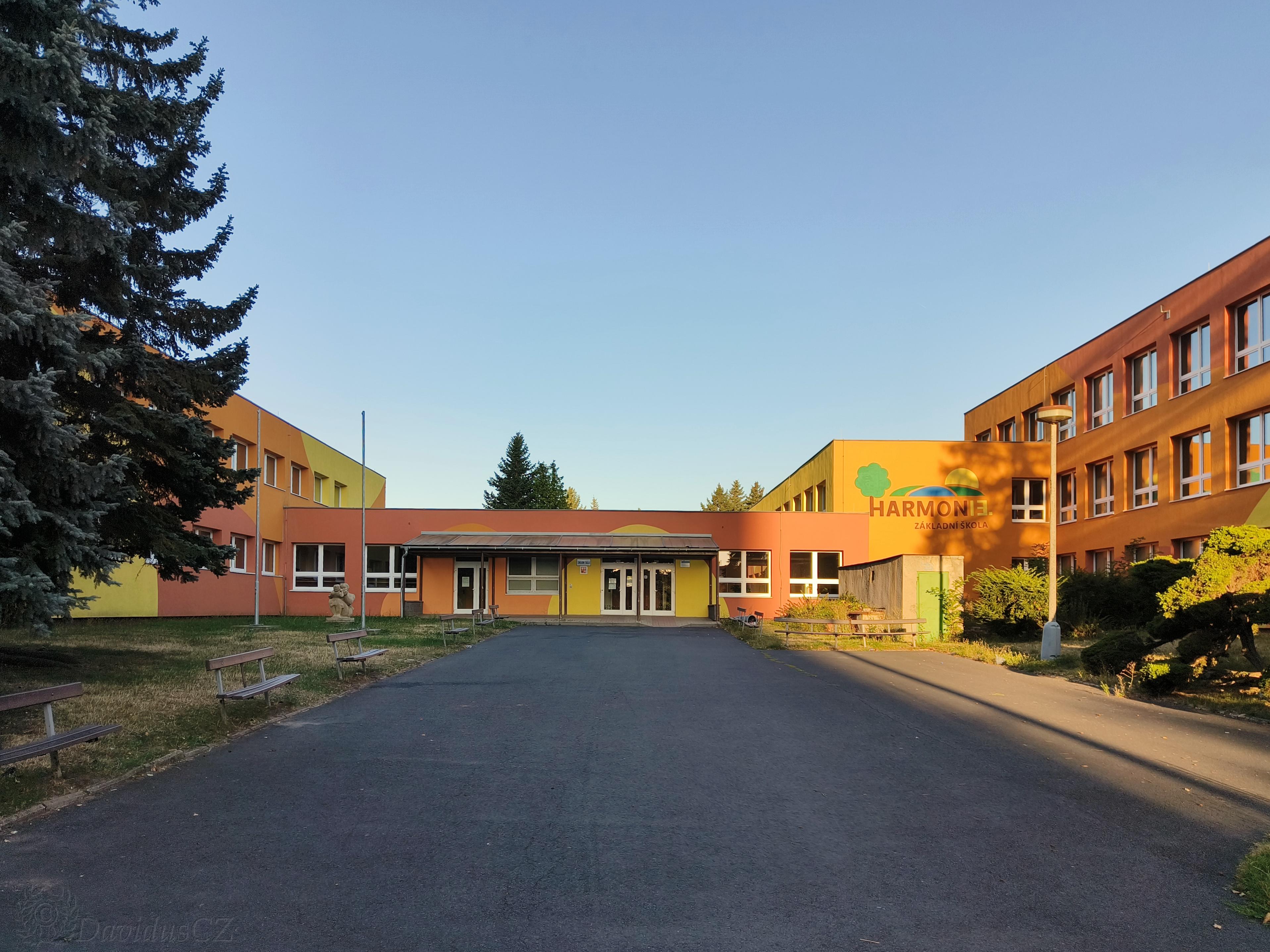 13. Základní škola Březenecká foto 3