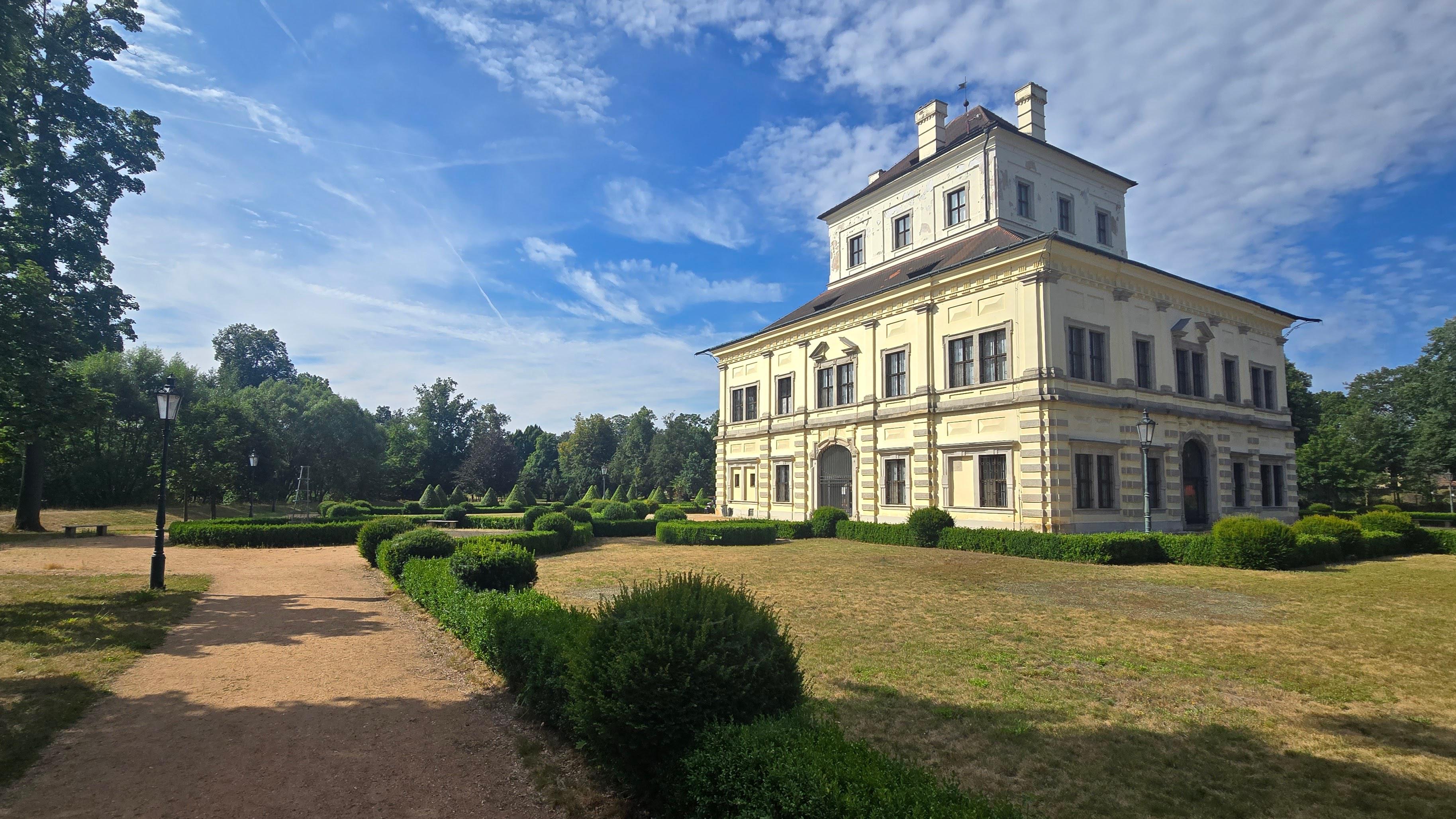 Letohrádek Ostrov foto 3