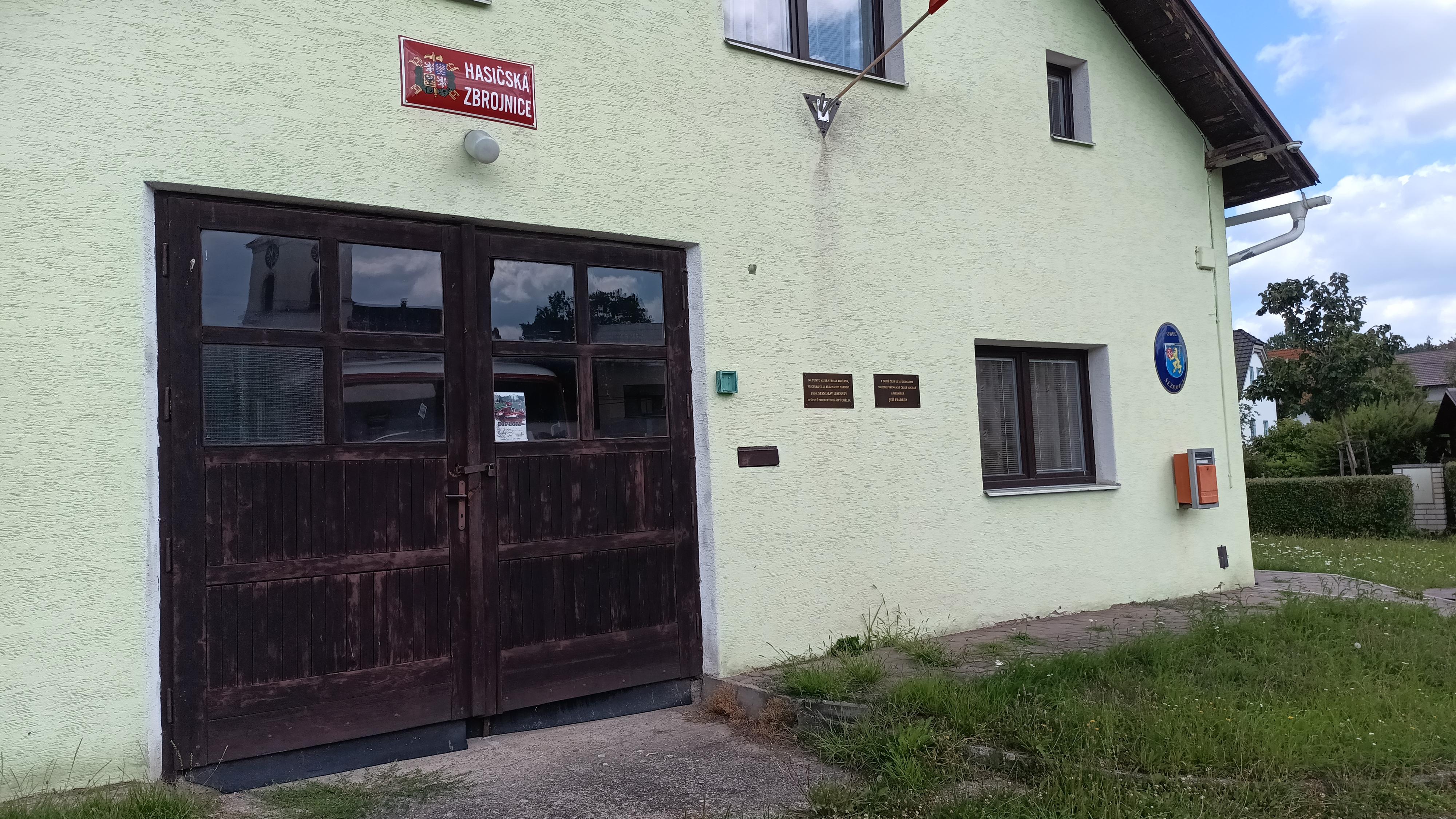 Sezemice - obecní úřad foto 2