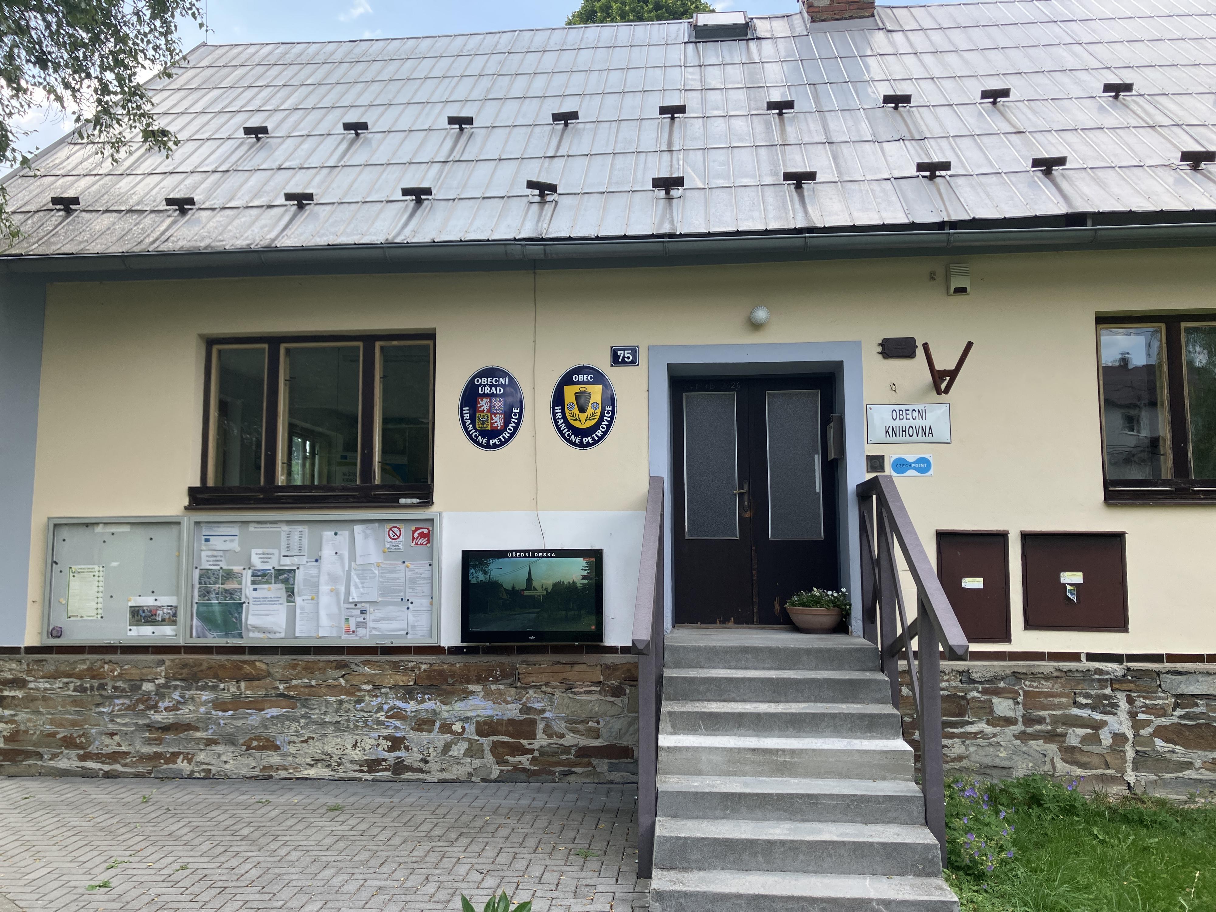 Hraničné Petrovice - obecní úřad foto 2