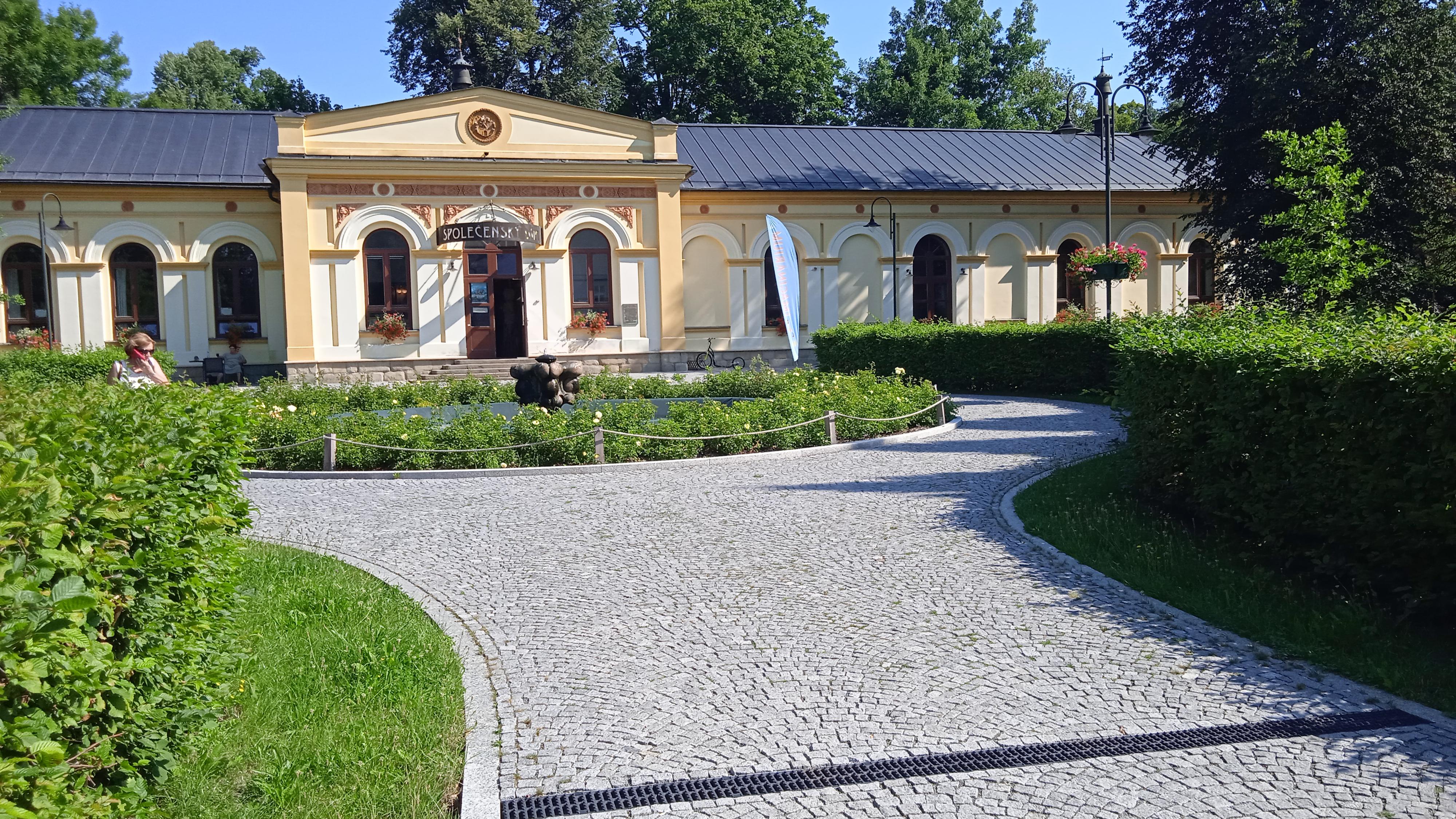 Společenský dům Rožnov pod Radhoštěm foto 5