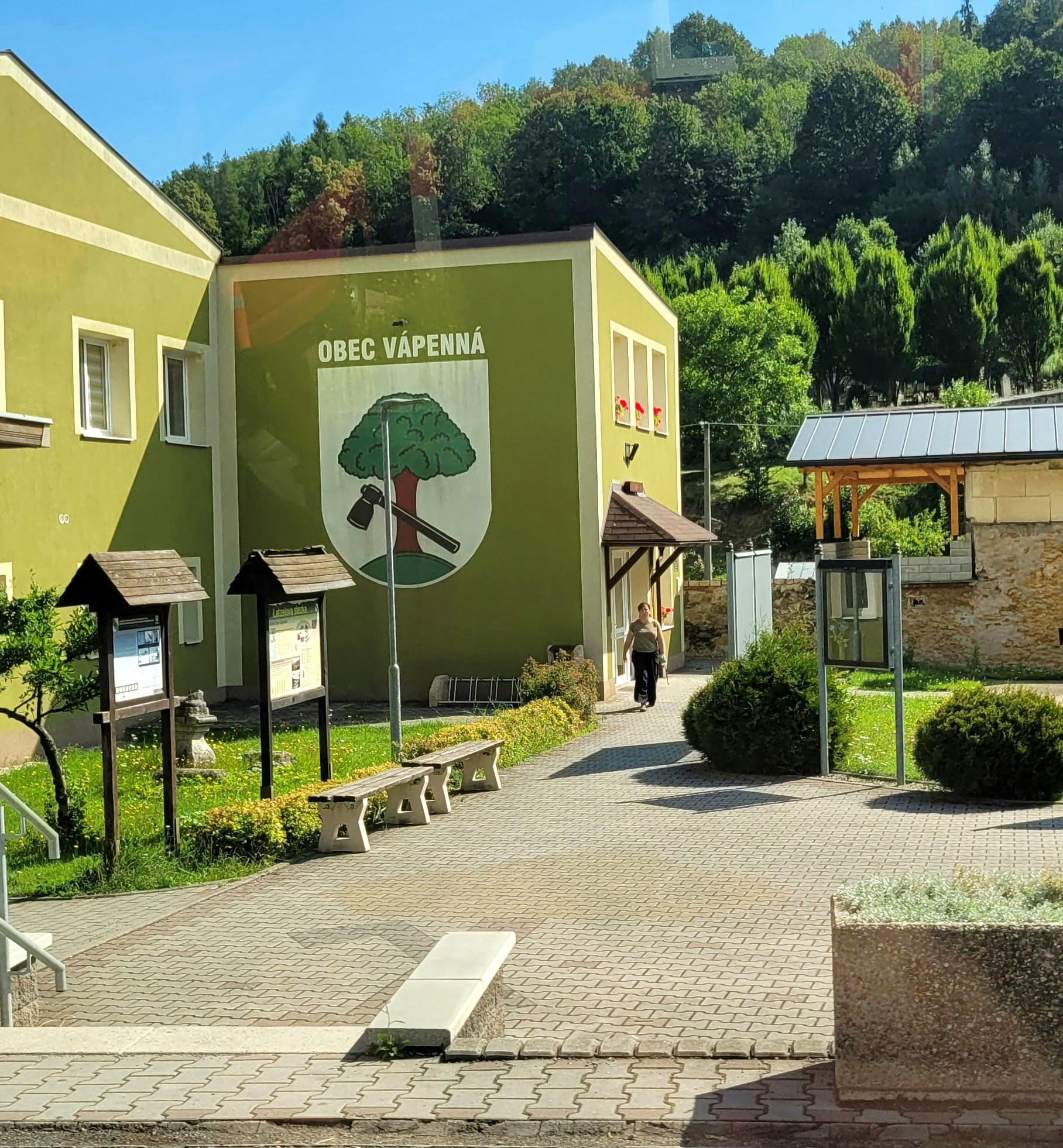 Vápenná - obecní úřad foto 2