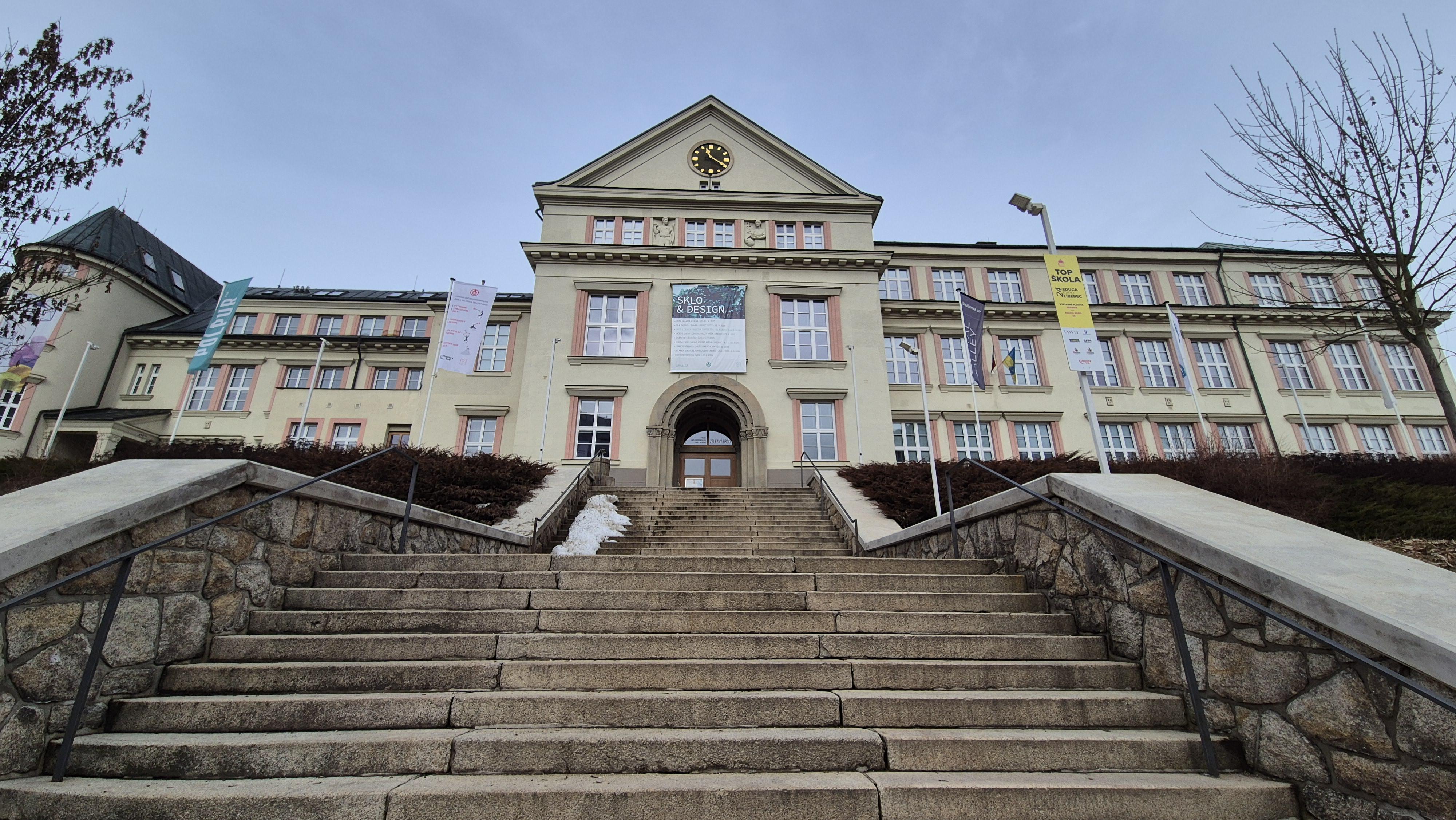Střední uměleckoprůmyslová škola sklářská Železný Brod foto 3