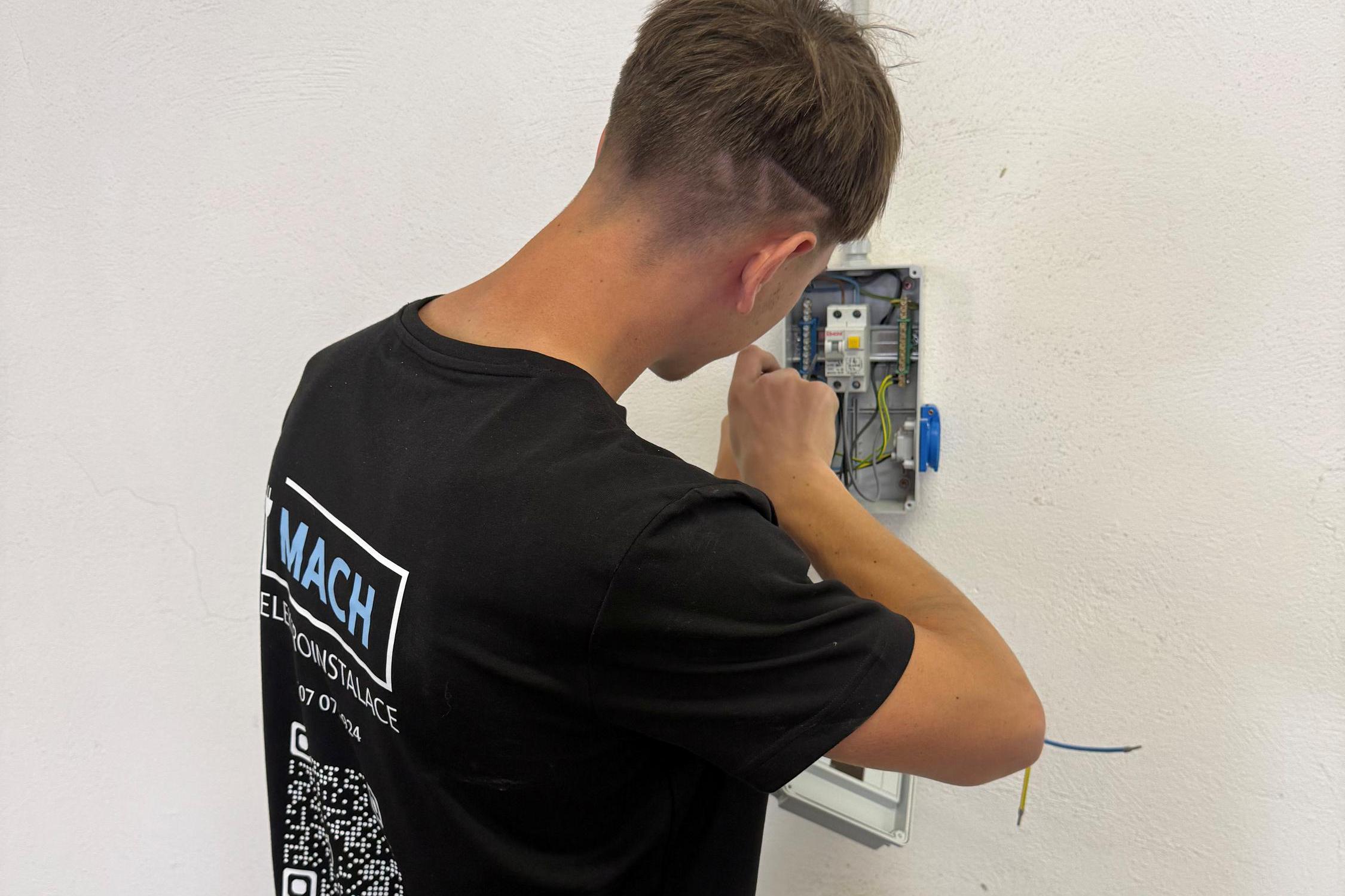 Mach Elektroinstalace