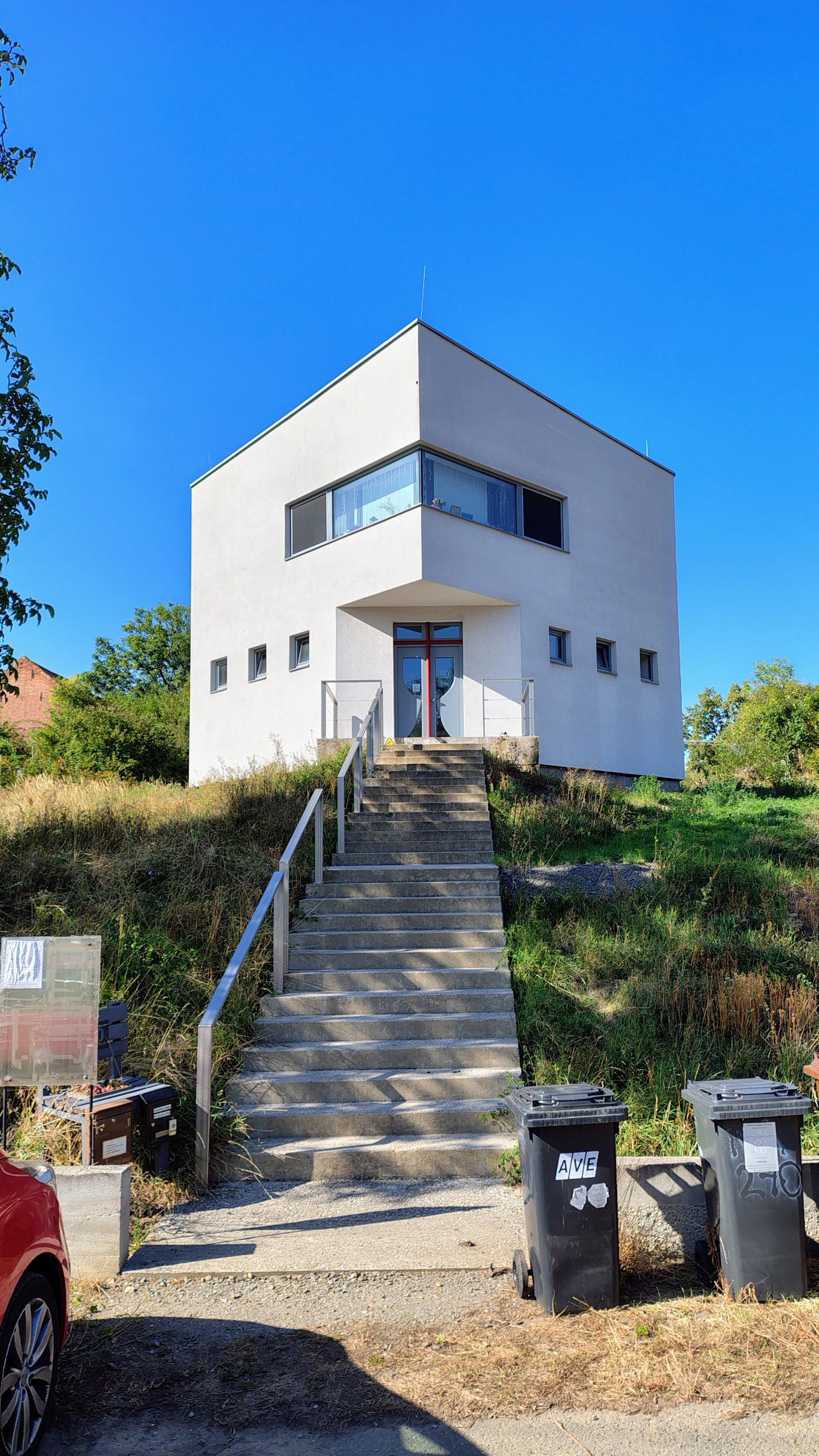 Pavéza - kostel Církve čs. husitské foto 5