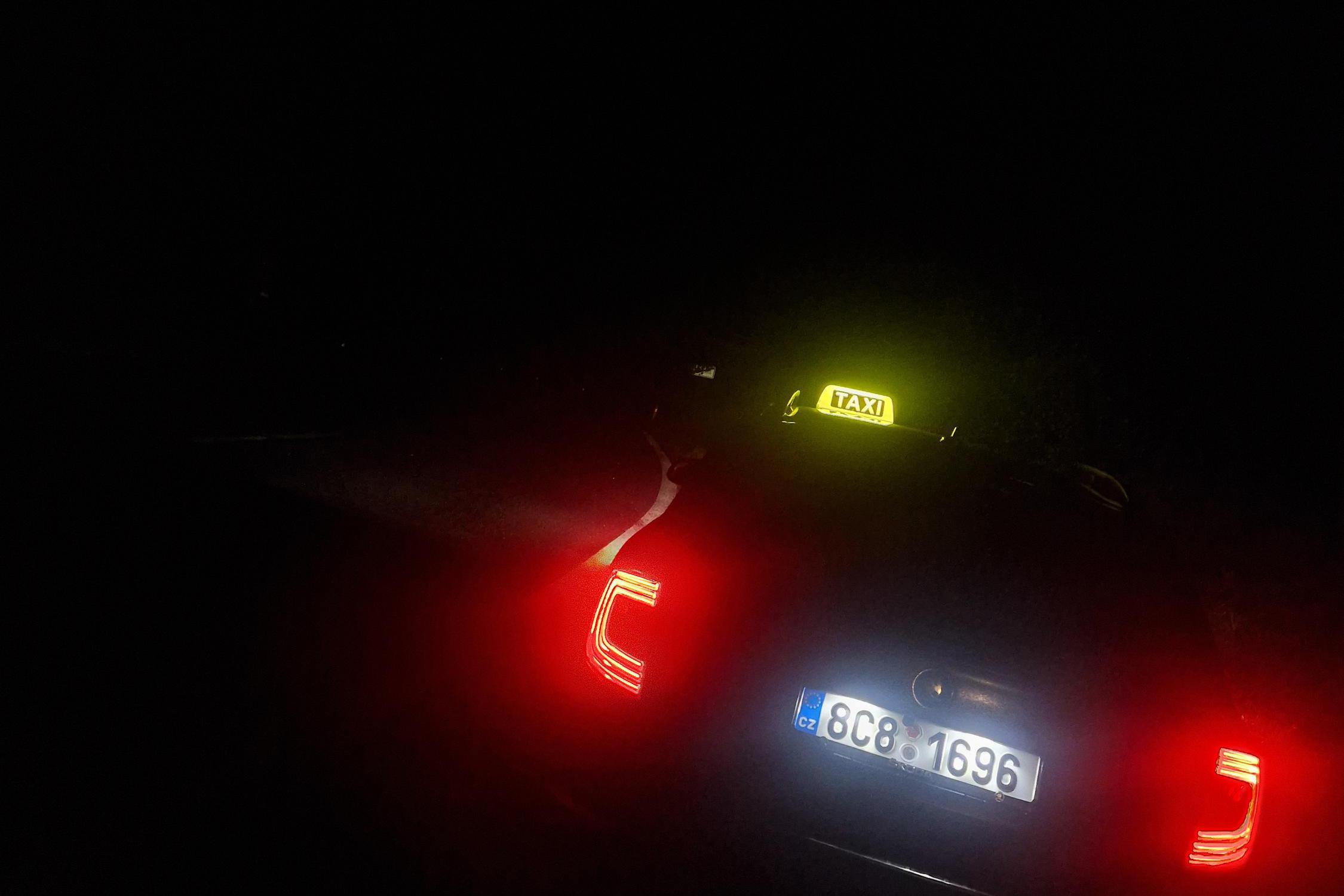 TAXI DAČICE - Nicolas Loos