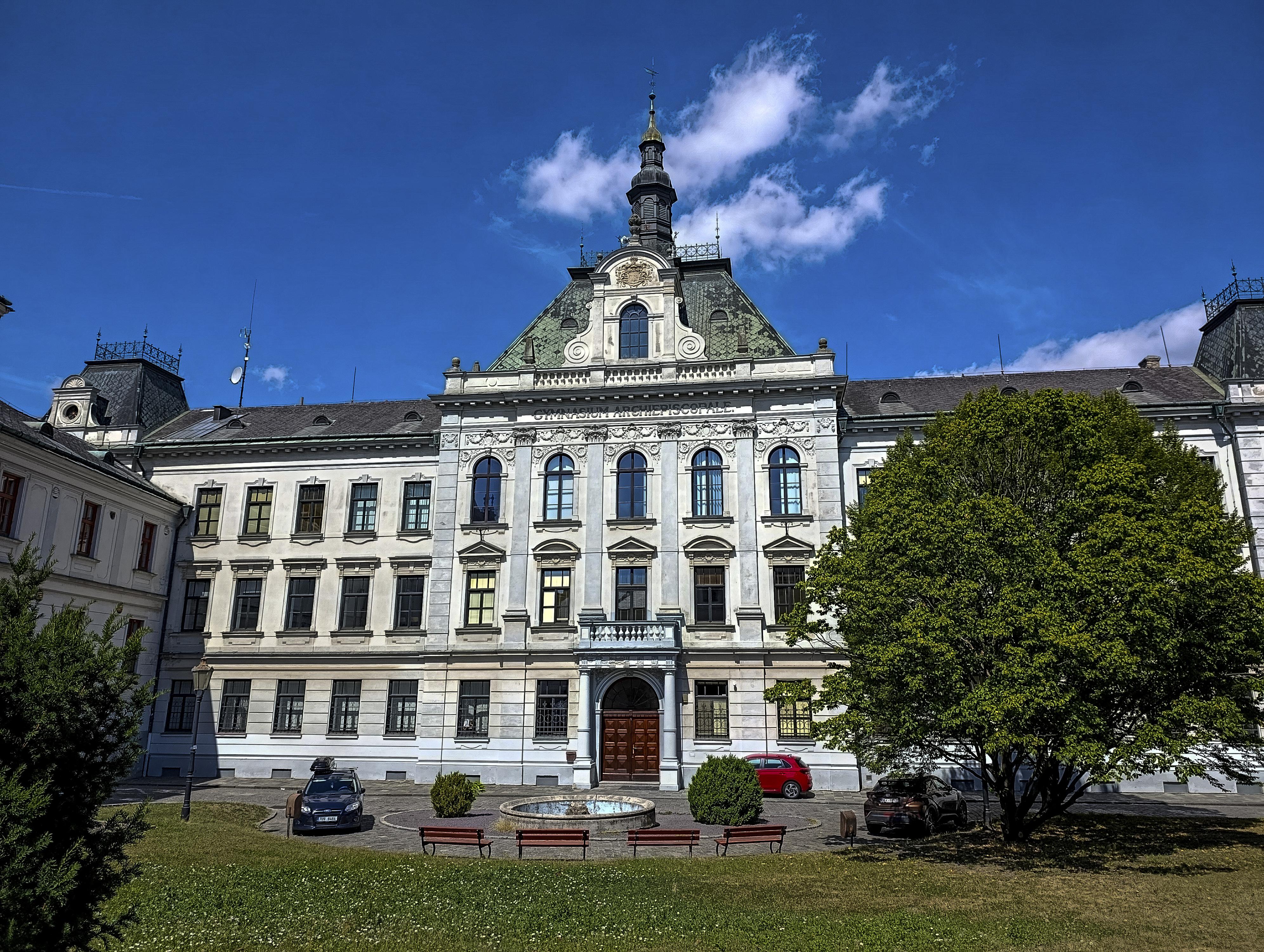 Knihovna Arcibiskupského gymnázia Kroměříž foto 5