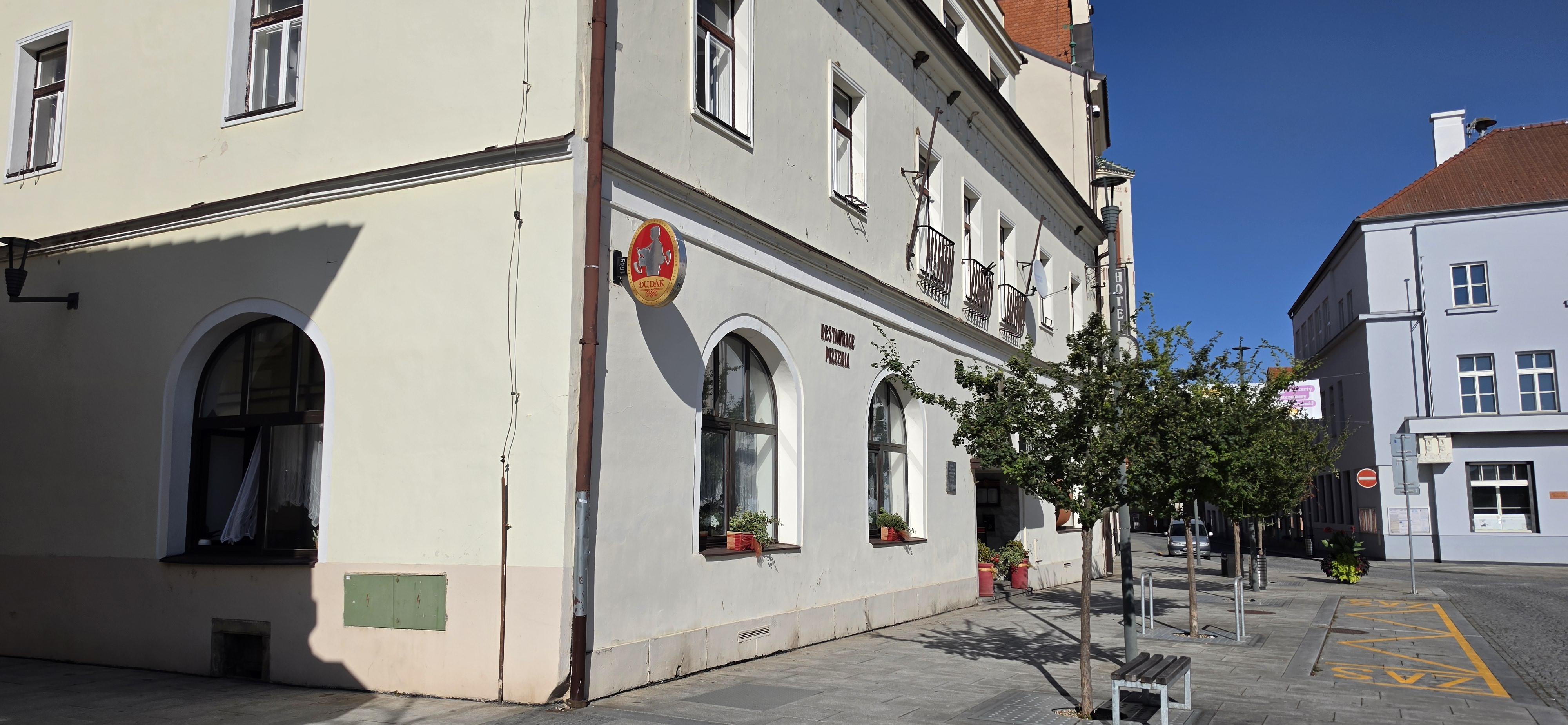 Restaurace Zlatý Jelen foto 3