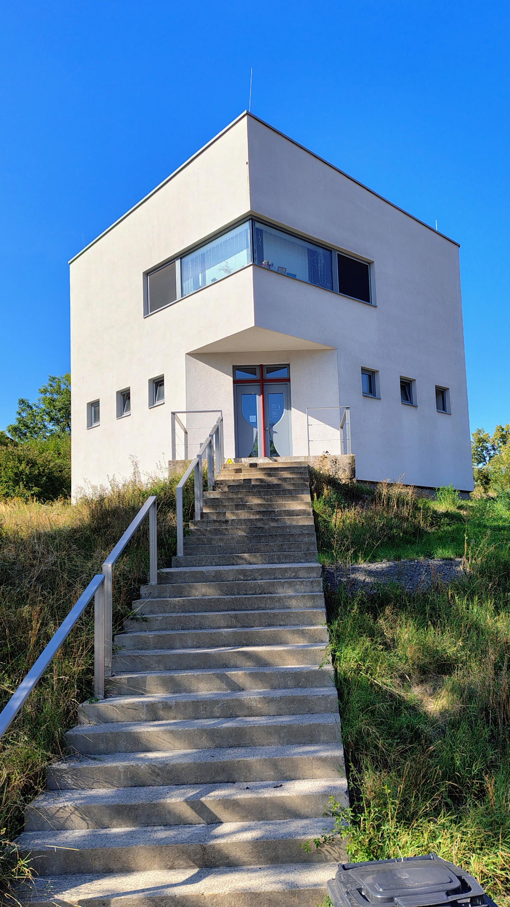 Pavéza - kostel Církve čs. husitské foto 2
