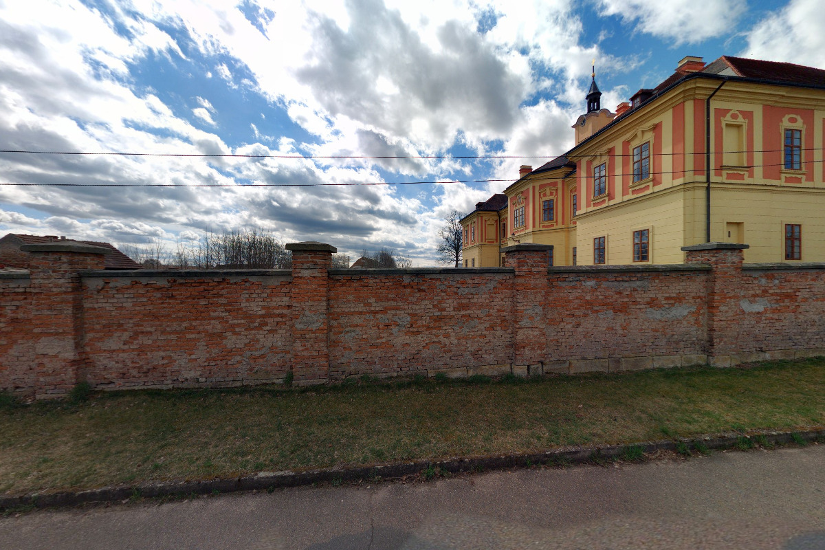 Sloupno - obecní úřad foto 2