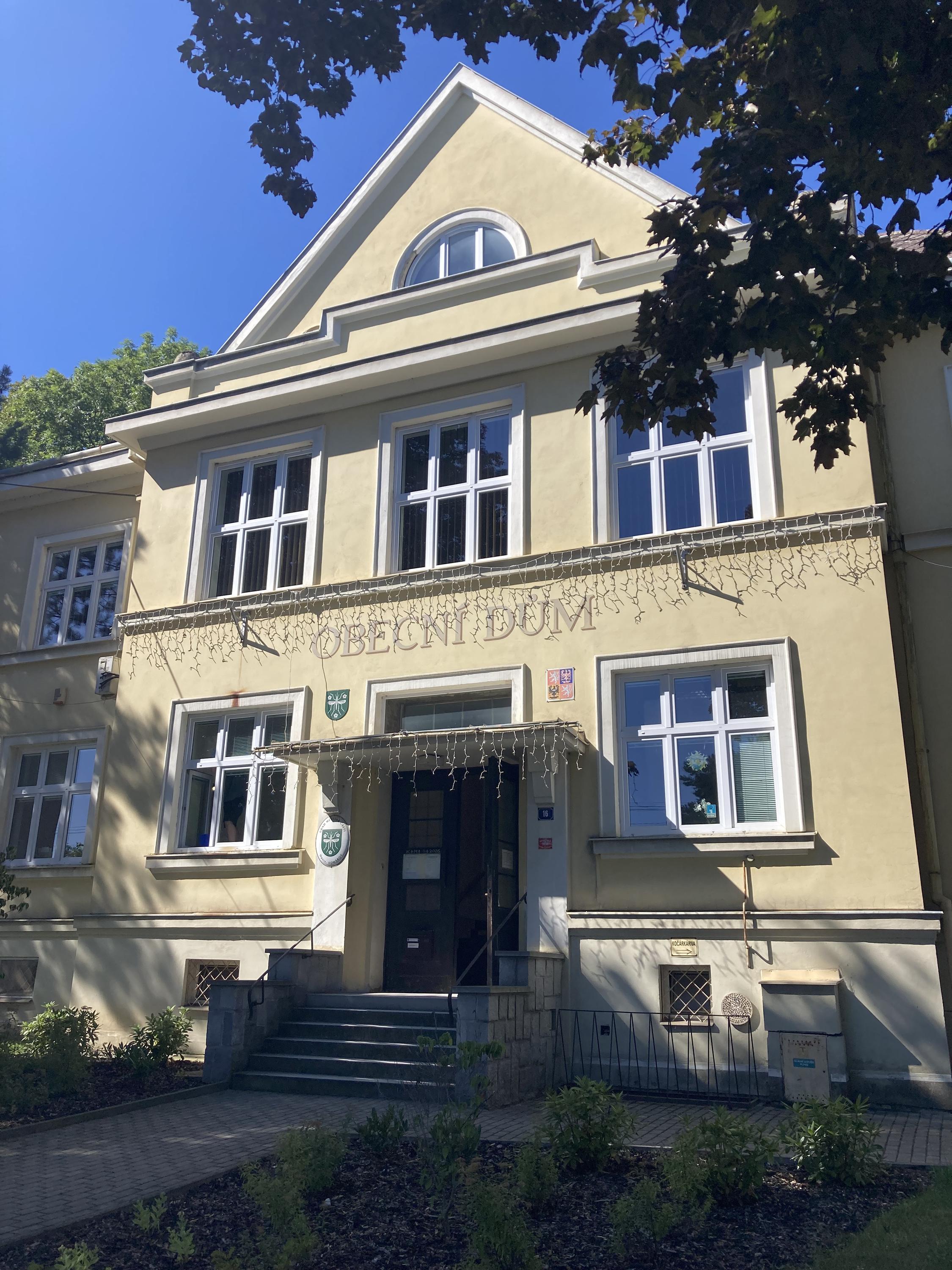 Úřad městské části Komárov foto 2
