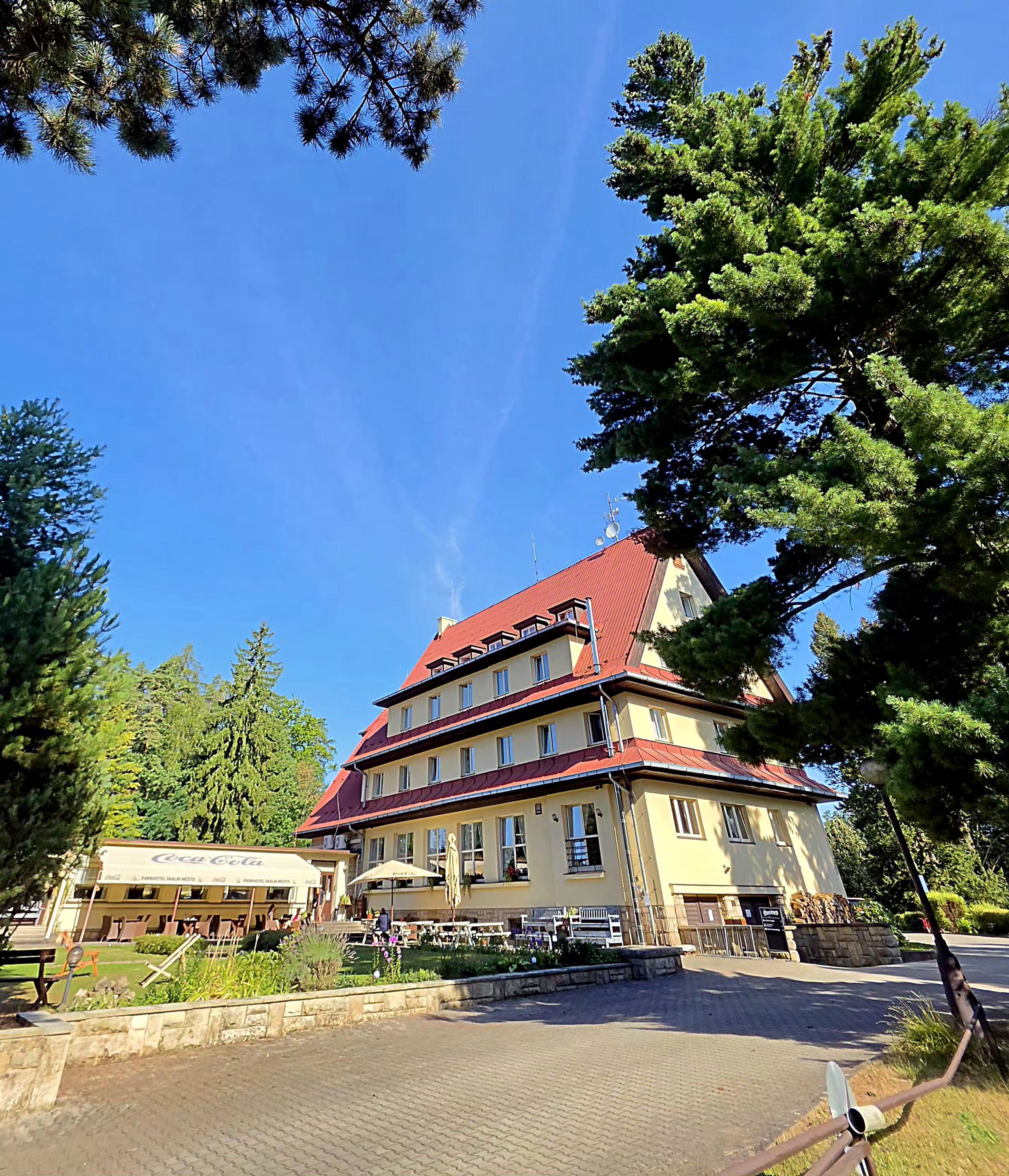 Restaurace Parkhotelu Skalní město foto 5