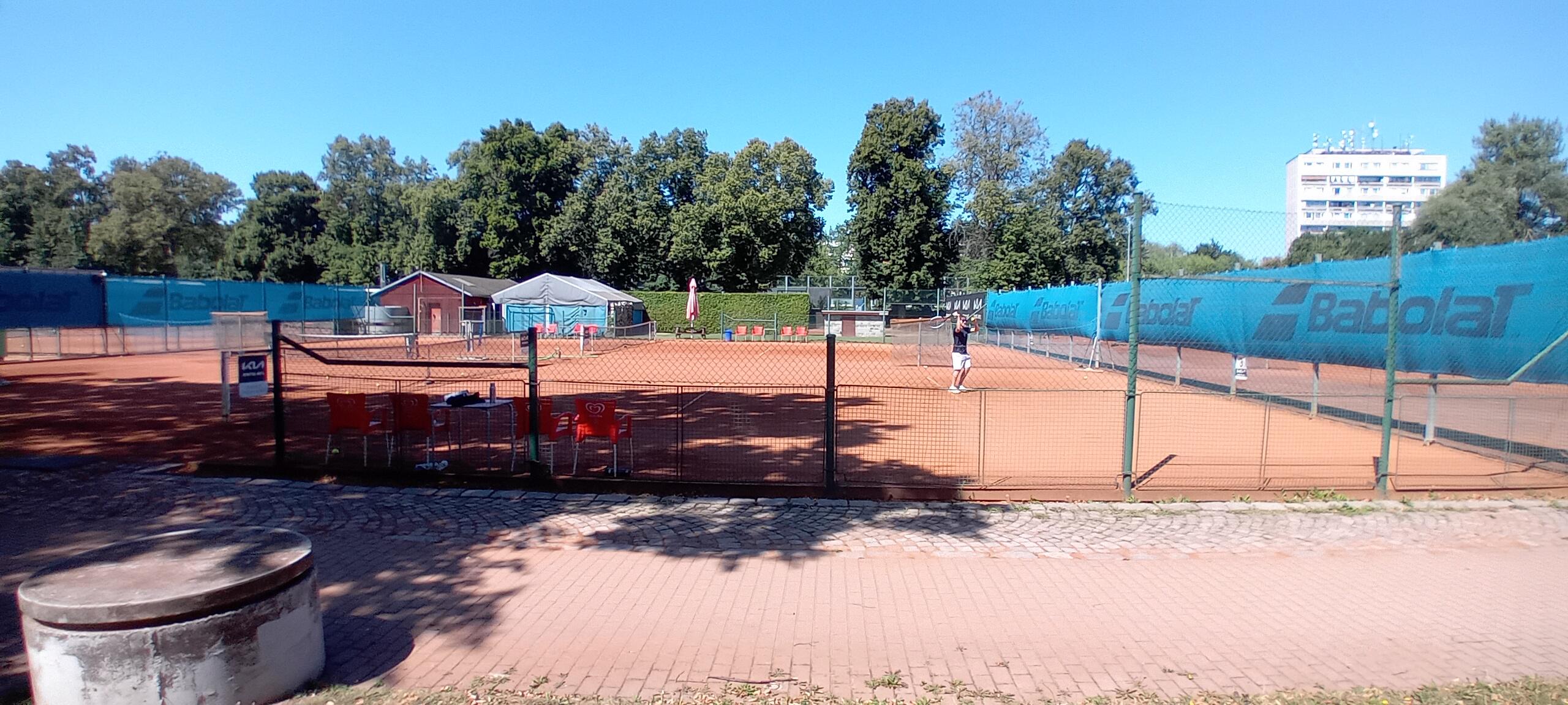 TENIS-CENTRUM DTJ HK foto 2